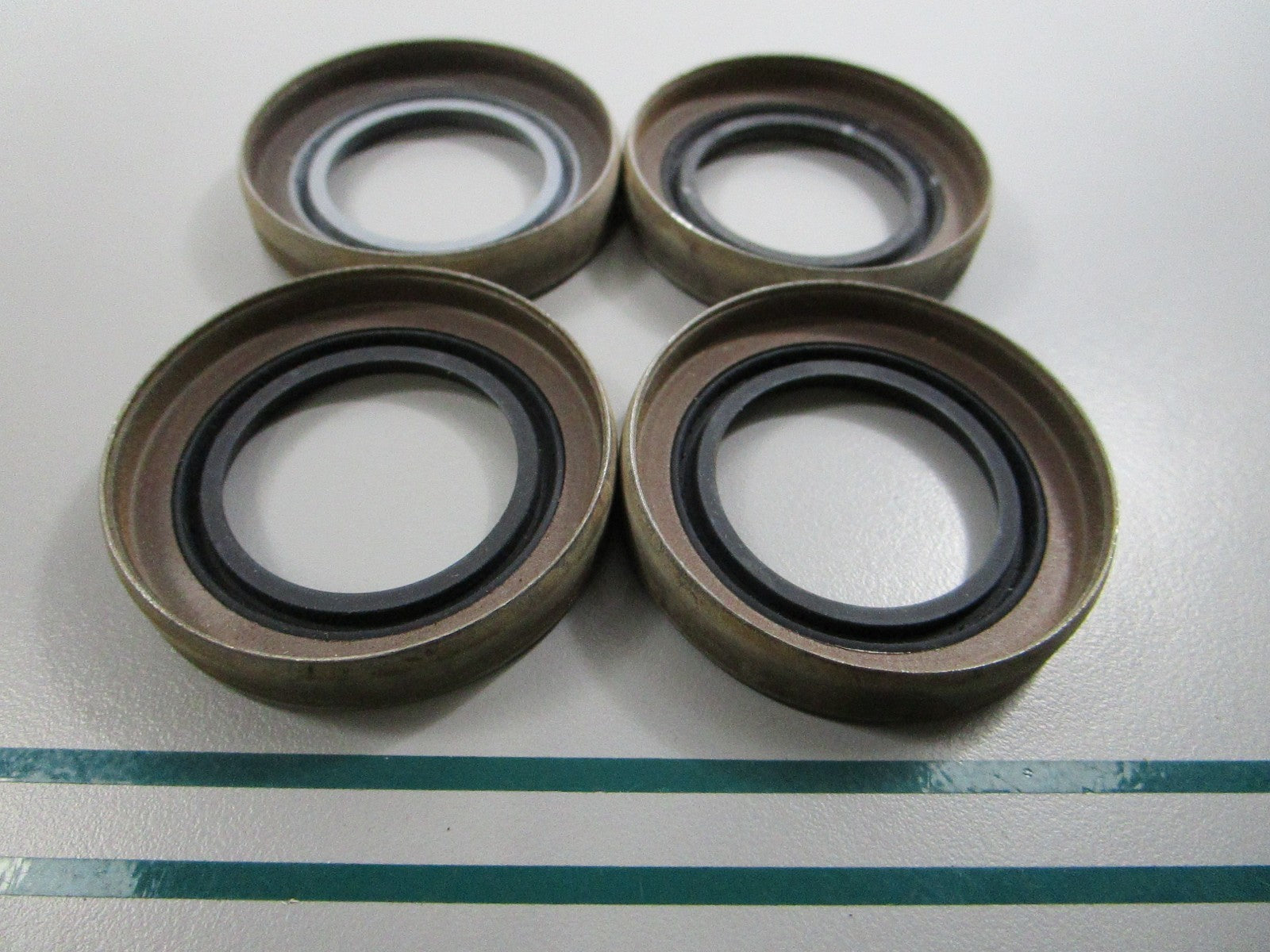 NEW OEM (LOT OF 4) 203025 National Oil Seal 0810