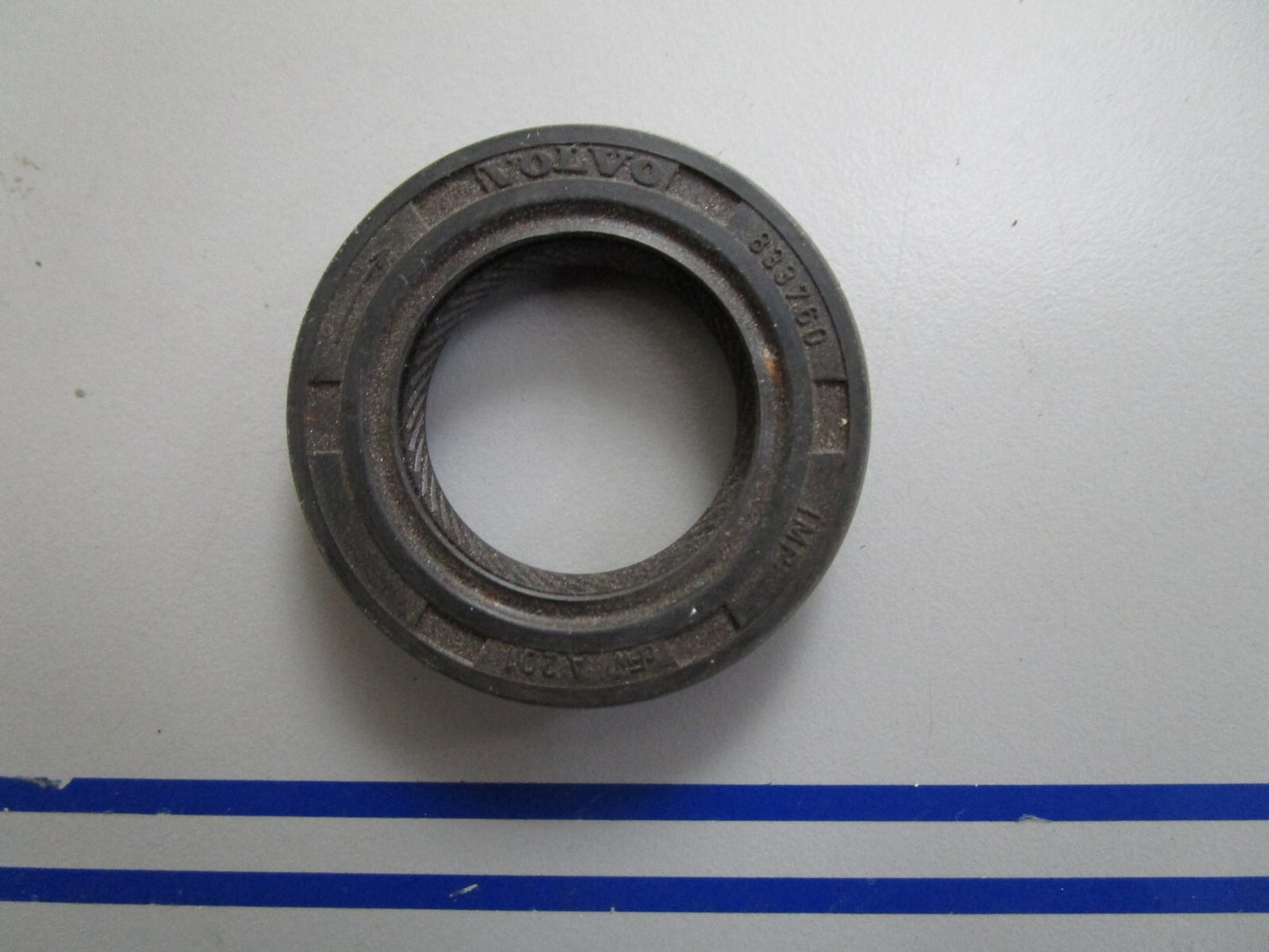 *NEW OEM* 0820 Volvo Penta Seal 833760