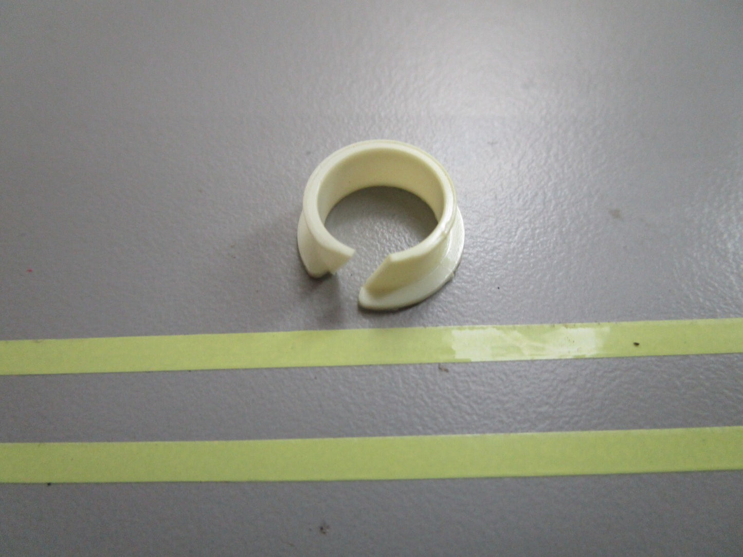 *NEW OEM* 0810 OMC Johnson Evinrude Needle Bushing 318194 0318194