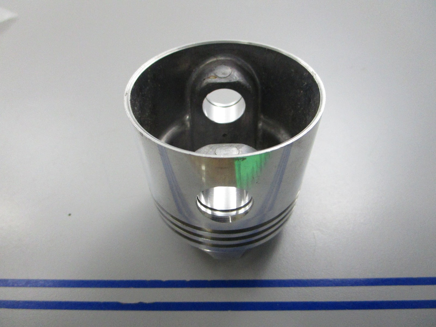 NEW OEM 379134 0379134 309571 0309571 OMC Johnson Evinrude Piston 0810