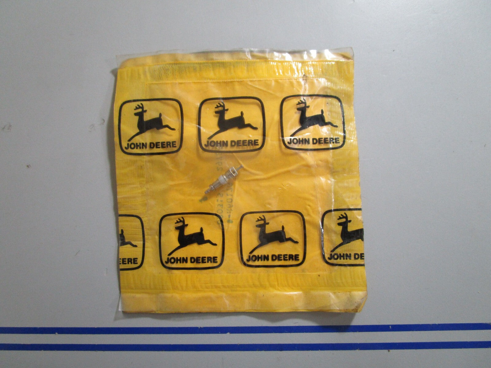 *NEW OEM* 0810 John Deere Valve R60170