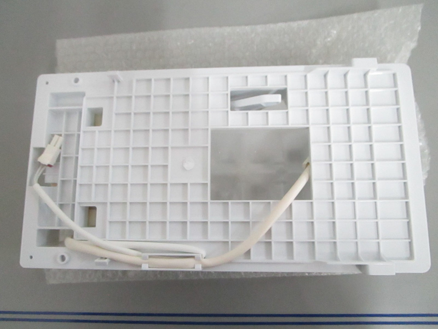 *NEW OEM* 0820 LG Automatic Ice Maker K1944385