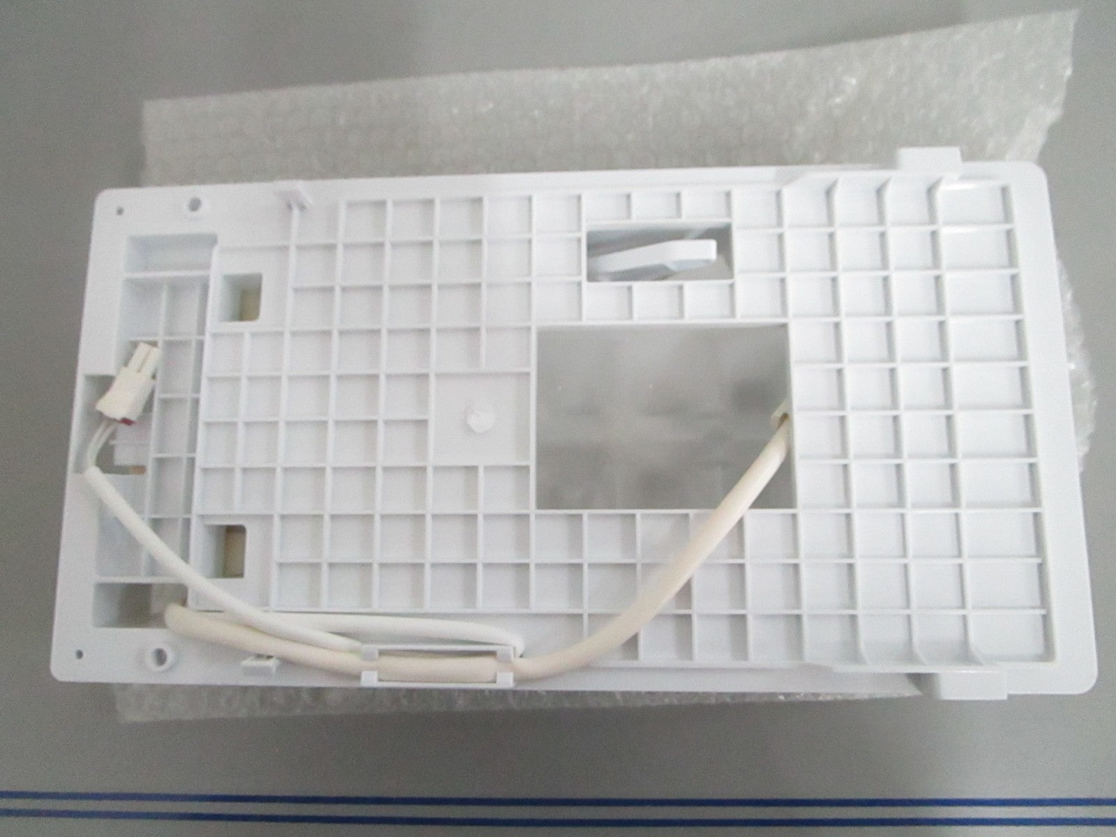 *NEW OEM* 0820 LG Automatic Ice Maker K1944385