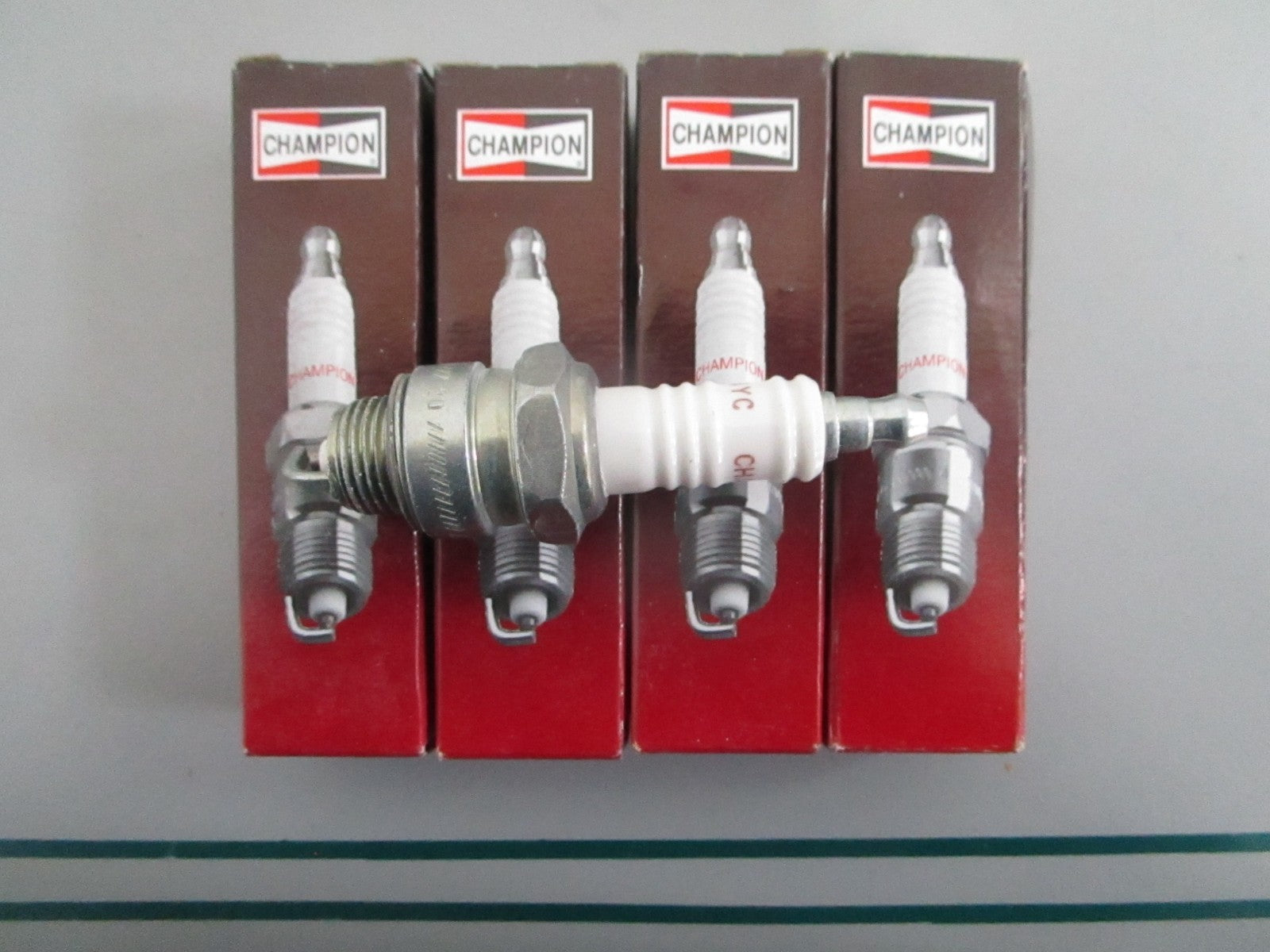 NEW OEM (LOT OF 4) RJ14YC Champion Spark Plug 0820