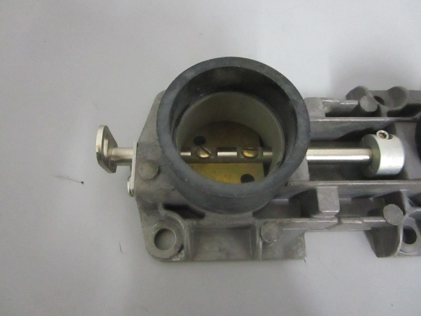 NEW OEM 439158 0439158 OMC Johnson Evinrude Throttle Body Assy 0820