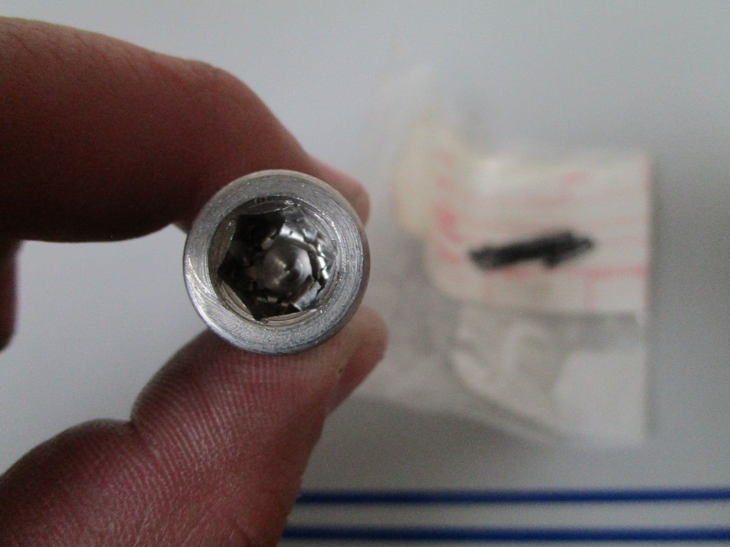 NEW OEM 3851329 Volvo Penta Drain Screw 0720
