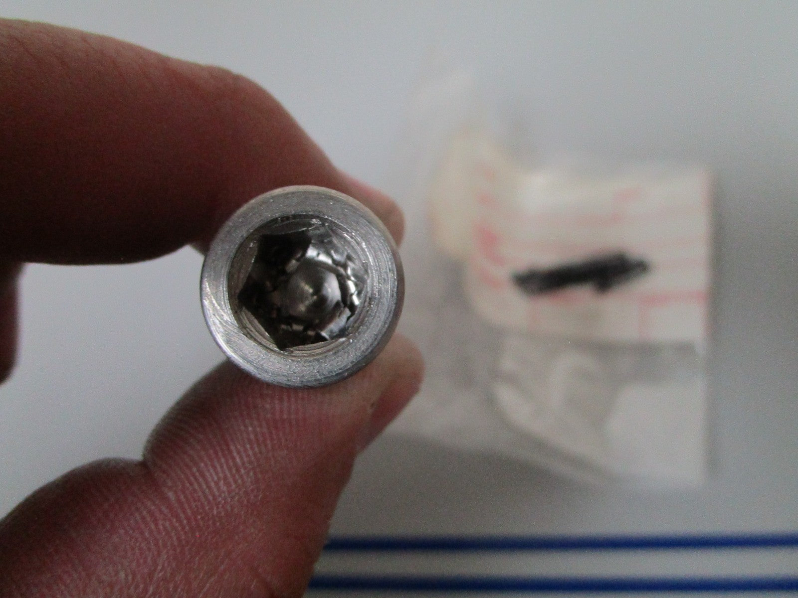 NEW OEM 3851329 Volvo Penta Drain Screw 0720