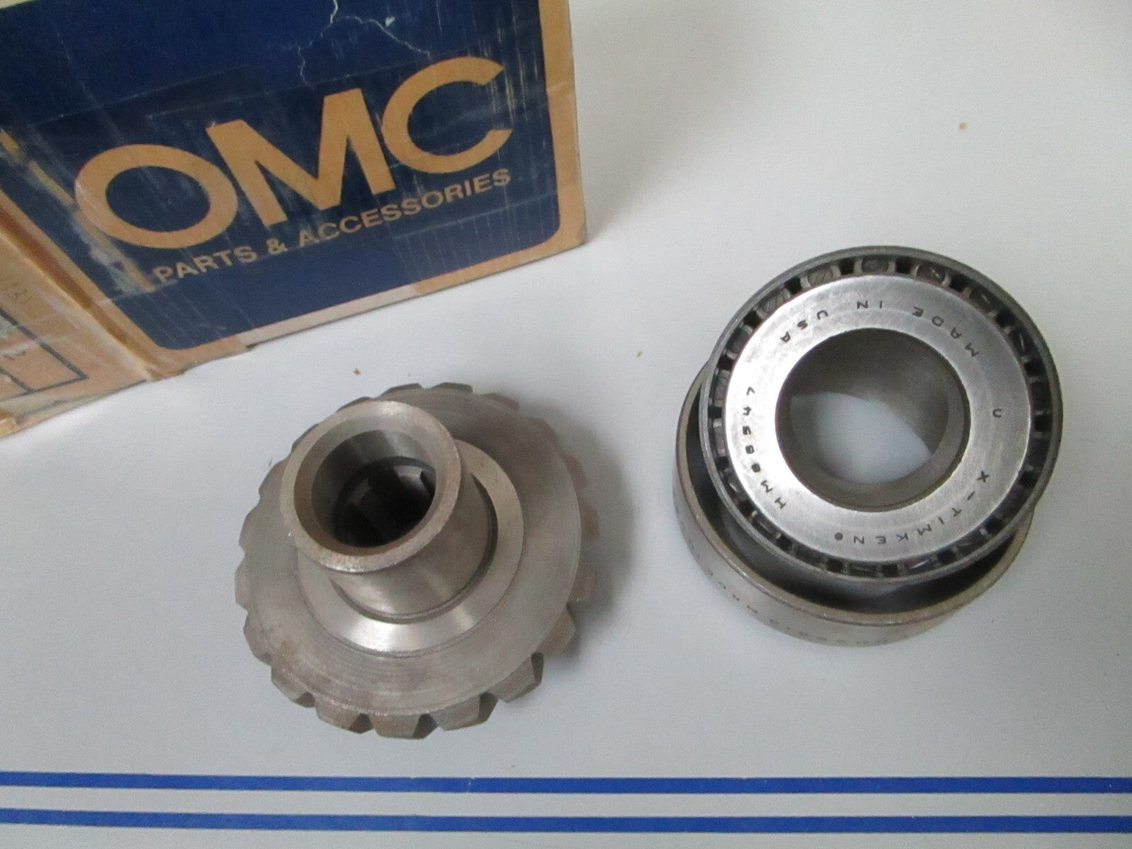 *NEW OEM* 0810 OMC Johnson Evinrude Pinion Gear & Bearing Ay 979999 0979999