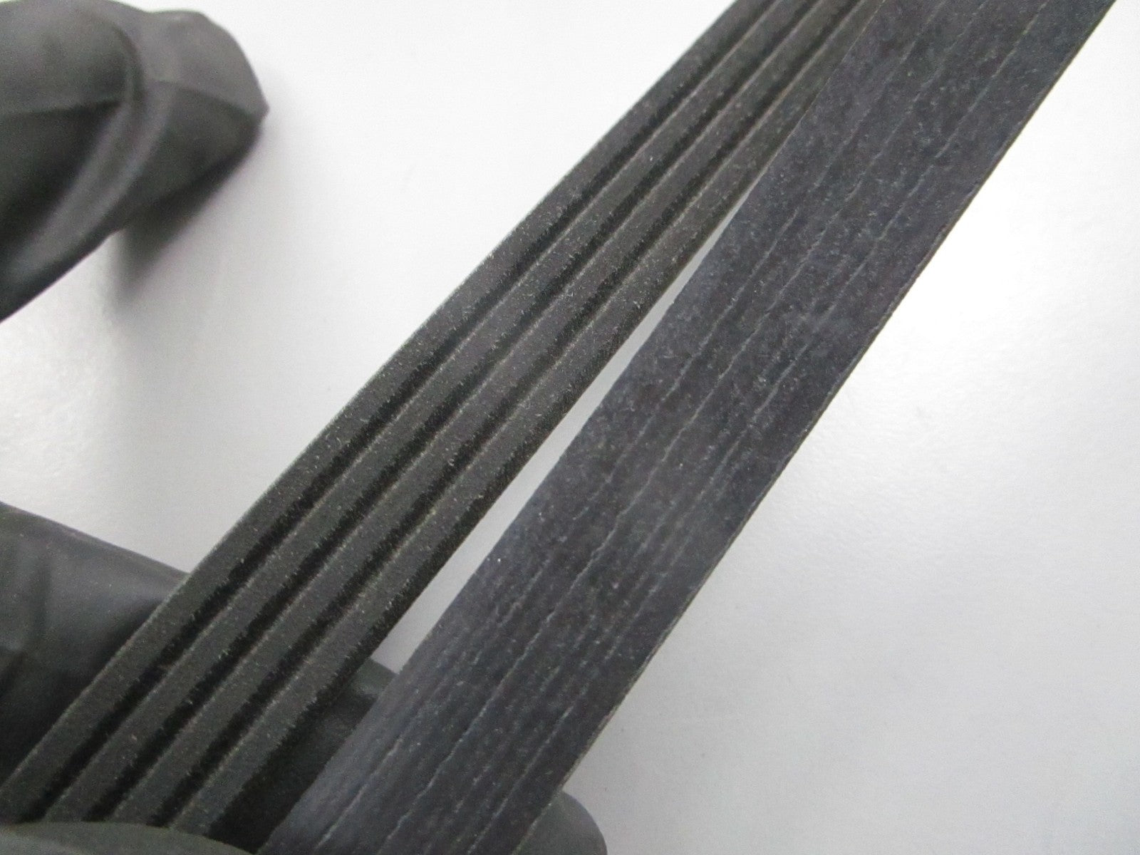NEW K040358  Gates Micro-V Serpentine Belt 0810