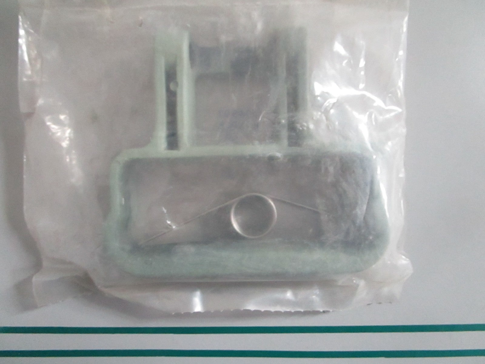 NEW OEM 394907 0394907 OMC Johnson Evinrude Carry Handle & Spring 0820