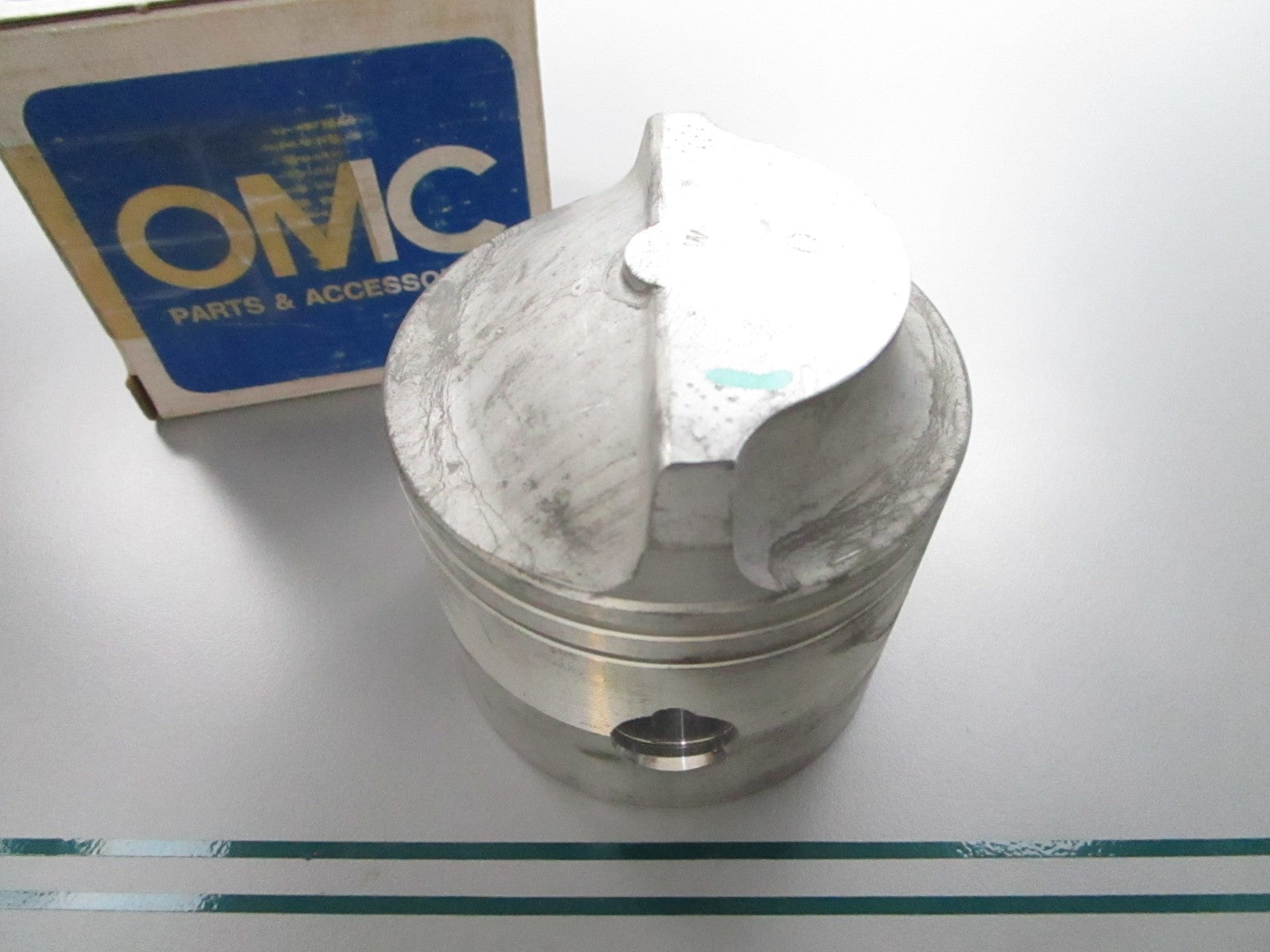 NEW OEM 390981 0390981 OMC Johnson Evinrude Piston 0810