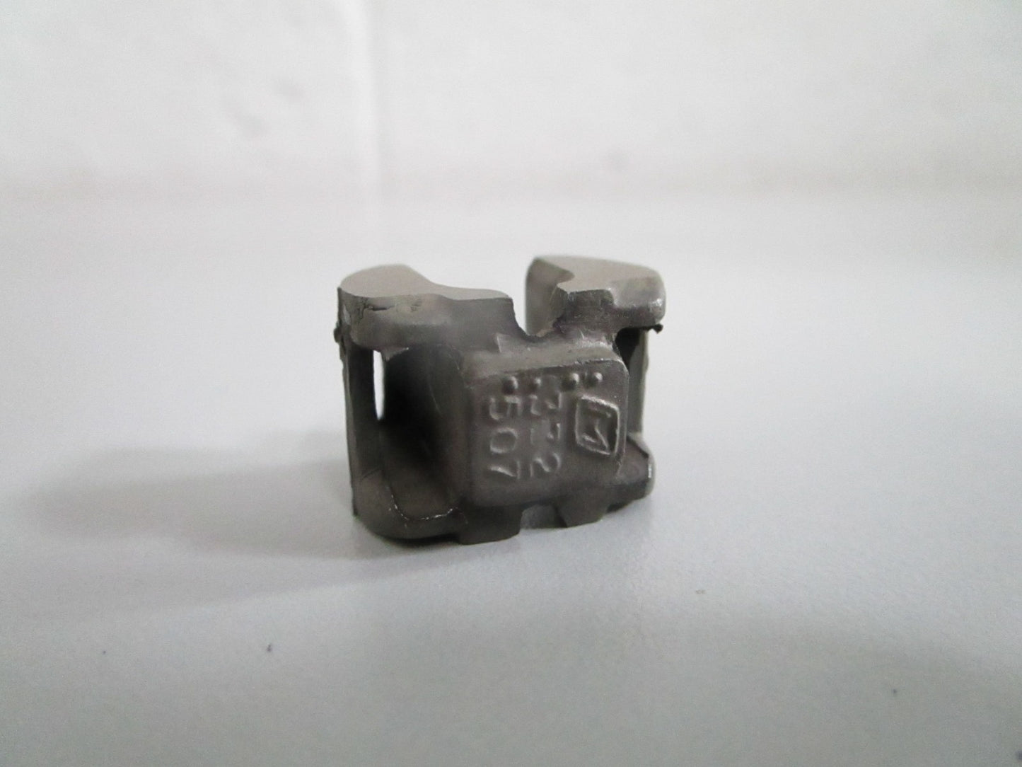 NEW OEM 332507 0332507 OMC Johnson Evinrude Shifter Cradle 0820