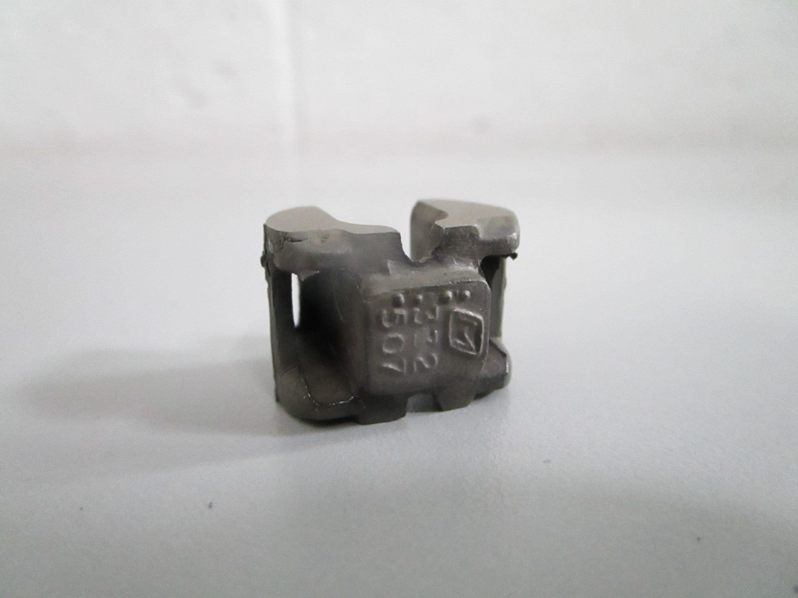 NEW OEM 332507 0332507 OMC Johnson Evinrude Shifter Cradle 0820