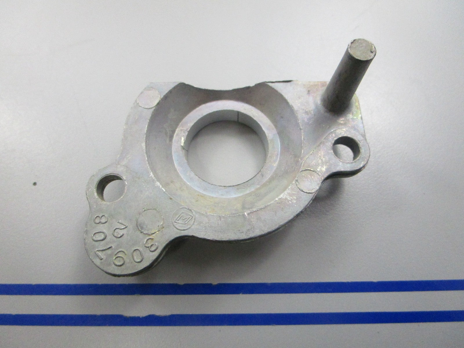 NEW OEM 309708 0309708 OMC Johnson Evinrude Bearing Head 0810