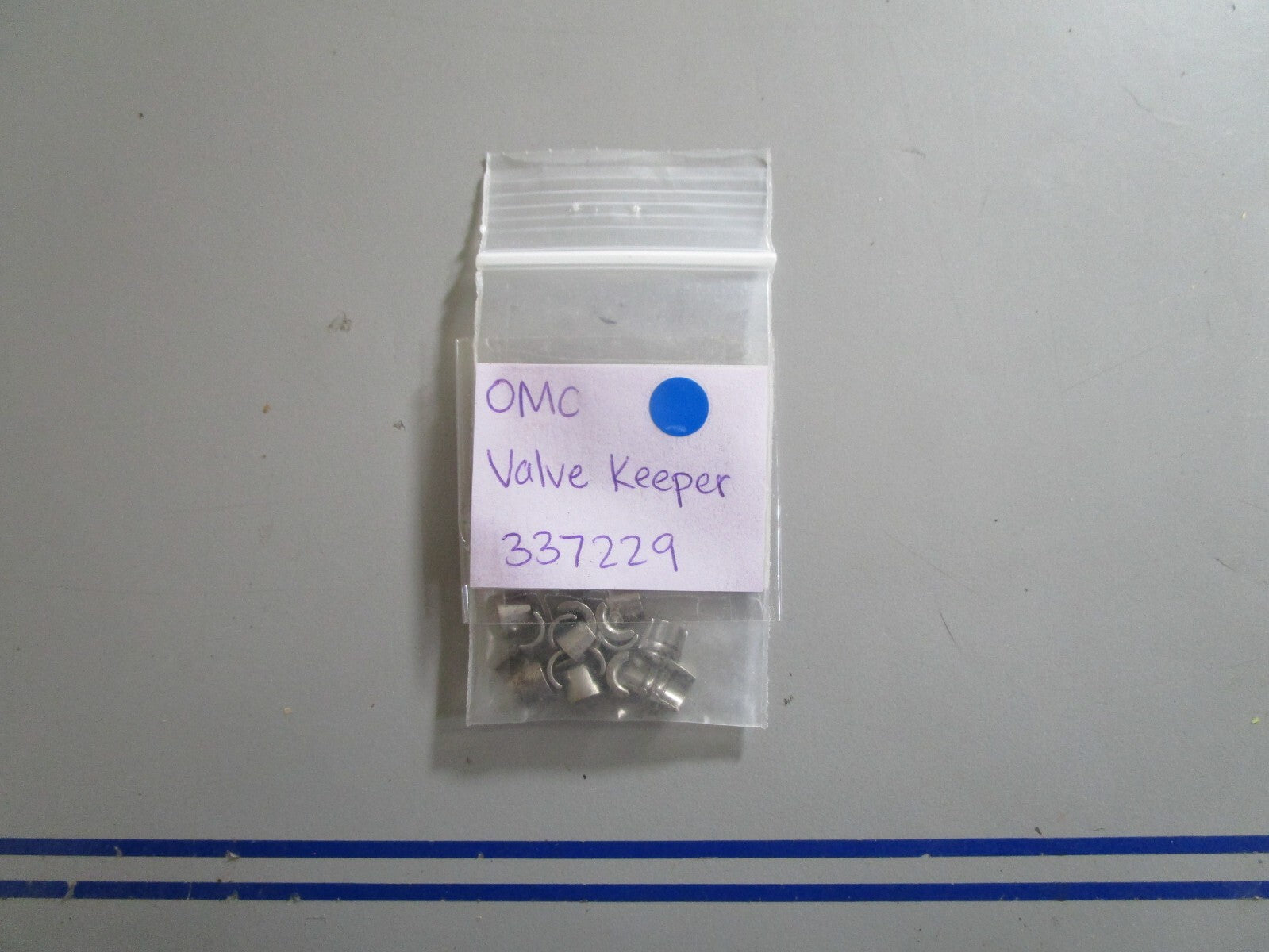 *NEW OEM* (LOT OF 2) 0810 OMC Johnson Evinrude Valve Keeper 337229 0337229