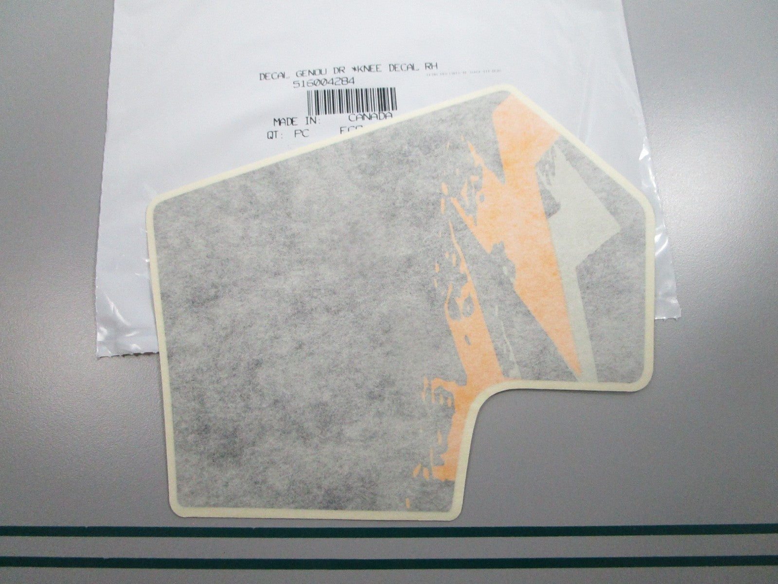 NEW 516004284 Ski-Doo RH Knee Decal 0810