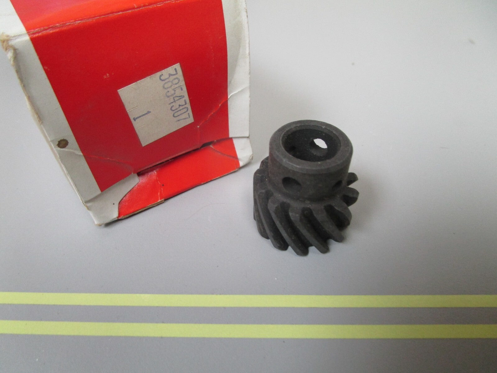 *NEW OEM* 0810 OMC Volvo Drive Gear 3854307