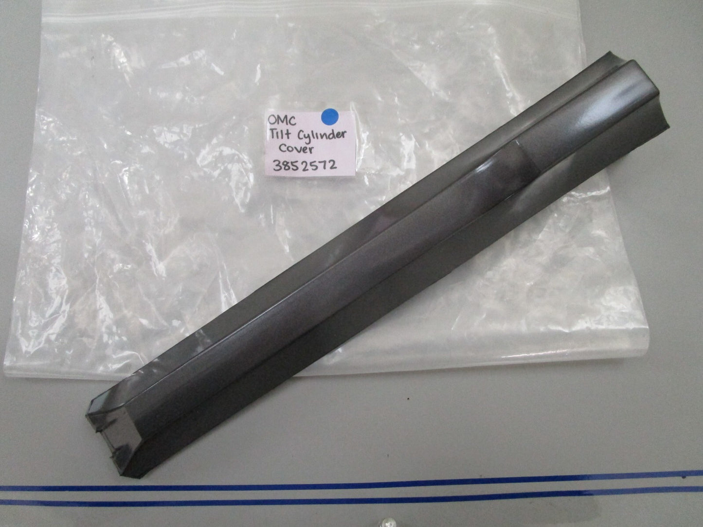 *NEW OEM* 0810 OMC Johnson Evinrude Tilt Cylinder Cover 3852572