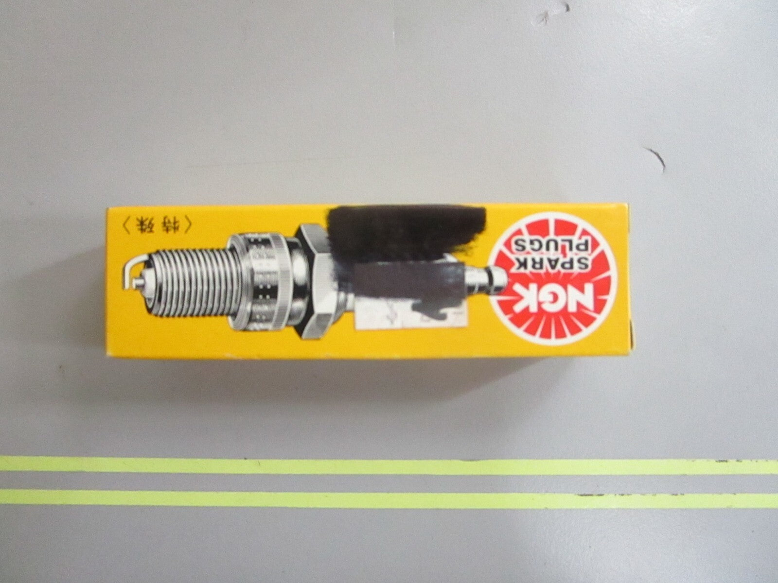 *NEW* 0810 NGK Spark Plug B8S
