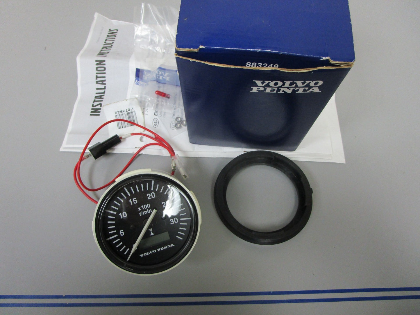 NEW OEM 873998 Volvo Penta 30 3000 RPM Tachometer Gauge Instrument 0720