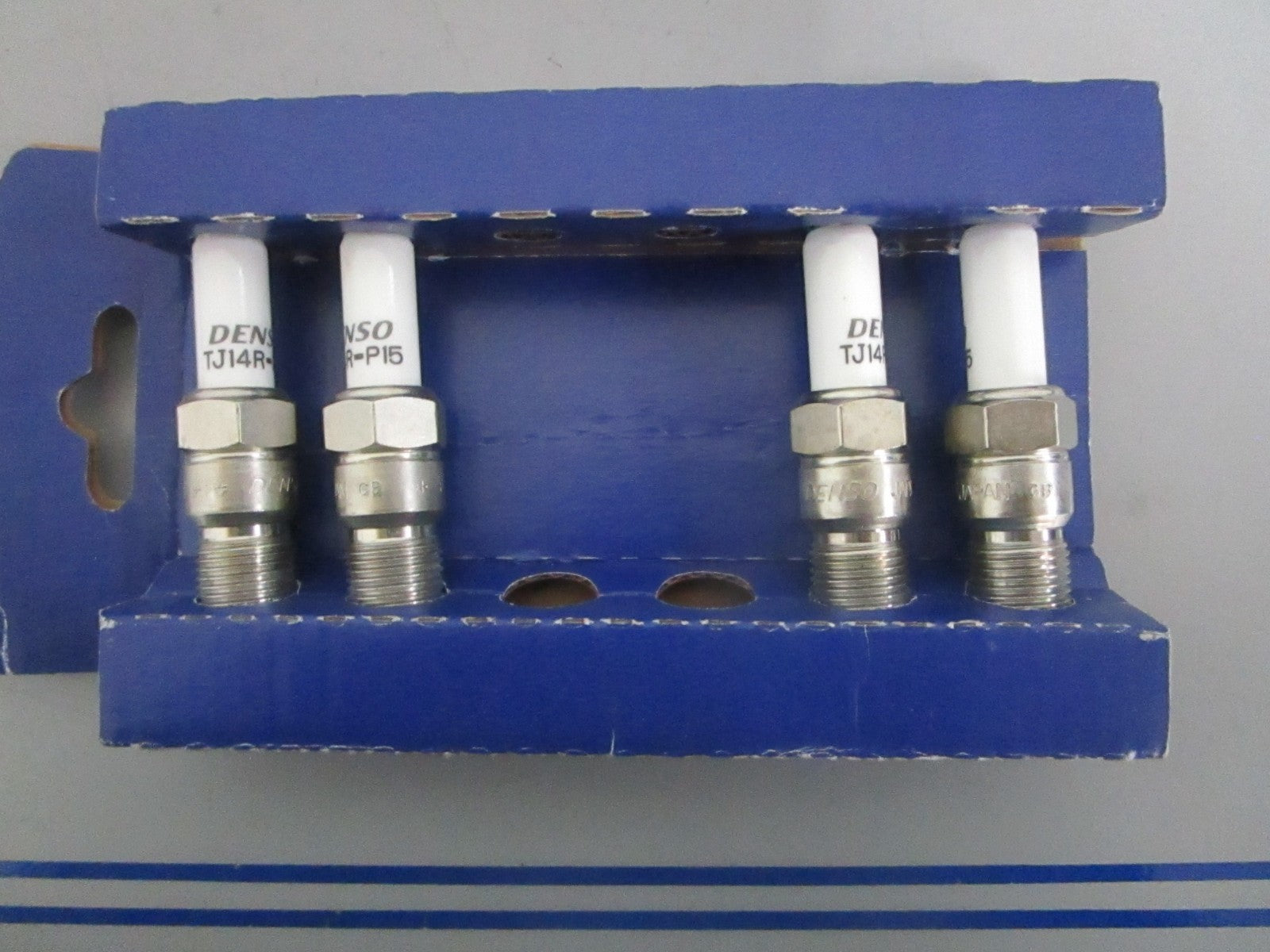 NEW OEM (LOT OF 4) 3861326 Volvo Penta Spark Plug 0820