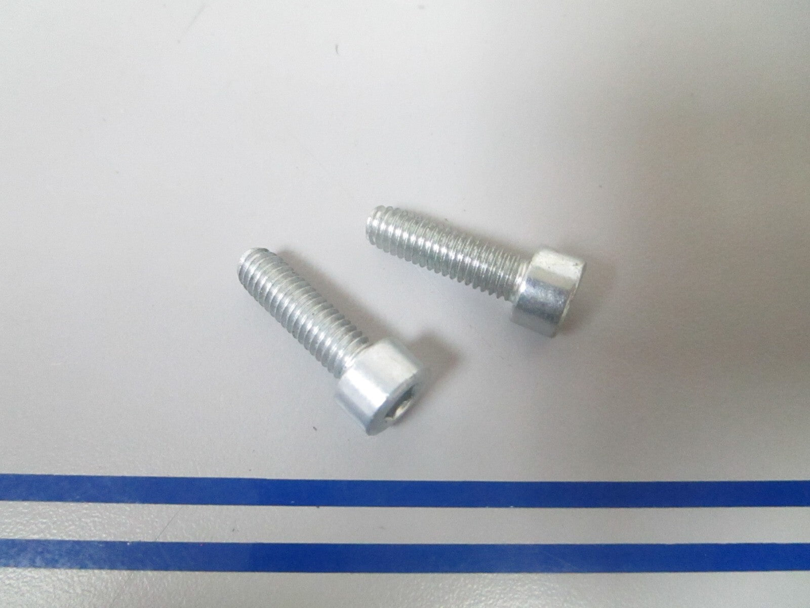 *NEW OEM* (LOT OF 2) 0810 Volvo Penta Screw 855605