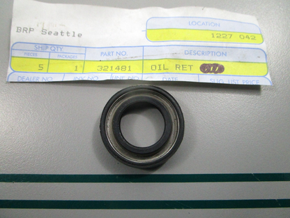 NEW OEM 321481 0321481 OMC Johnson Evinrude Oil Retainer 0810