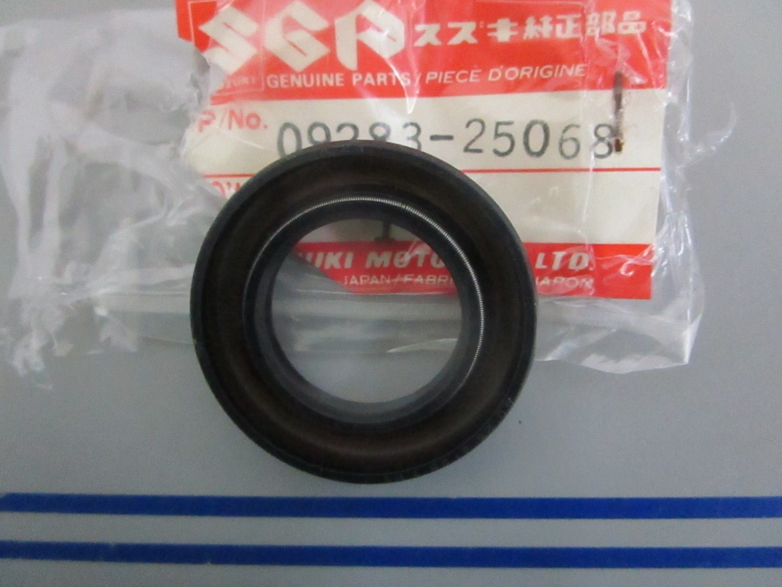 NEW OEM 09283-25068 Suzuki Oil Seal 0820