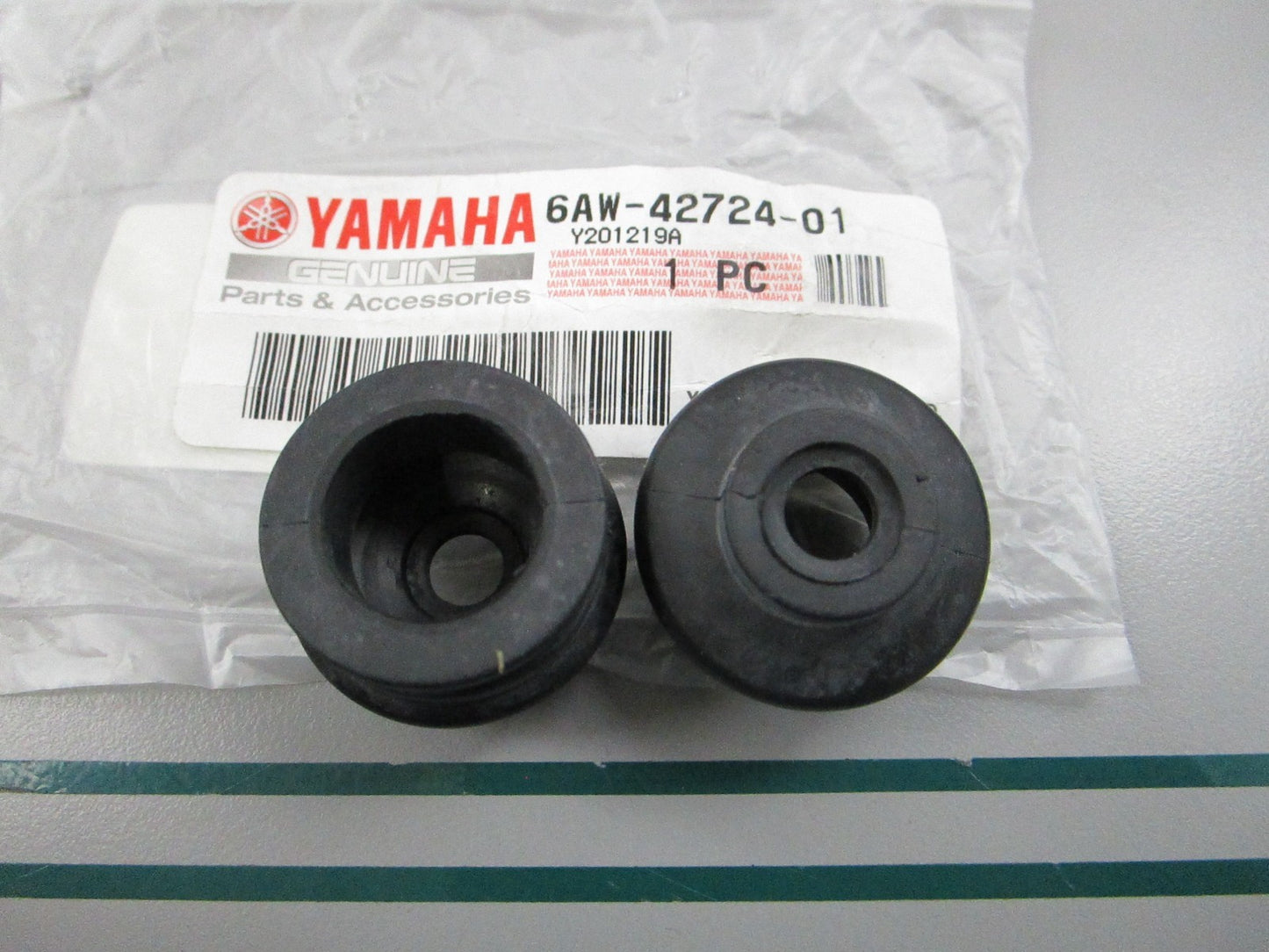 NEW OEM (LOT OF 2) 6AW-42724-01-00 Yamaha Grommet 0810