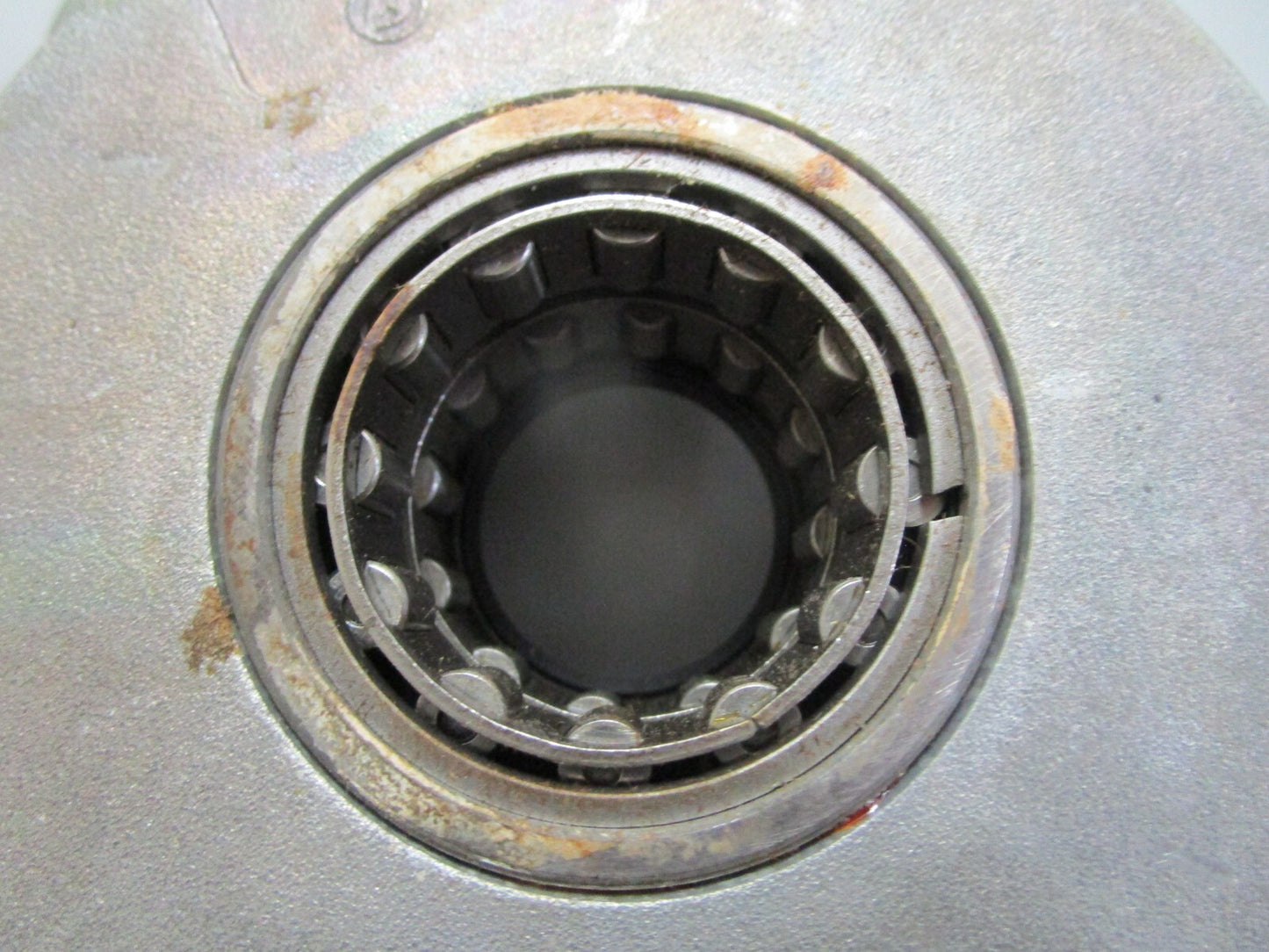 *NEW OEM* 0820 OMC Johnson Evinrude Bearing Housing 379477 379477