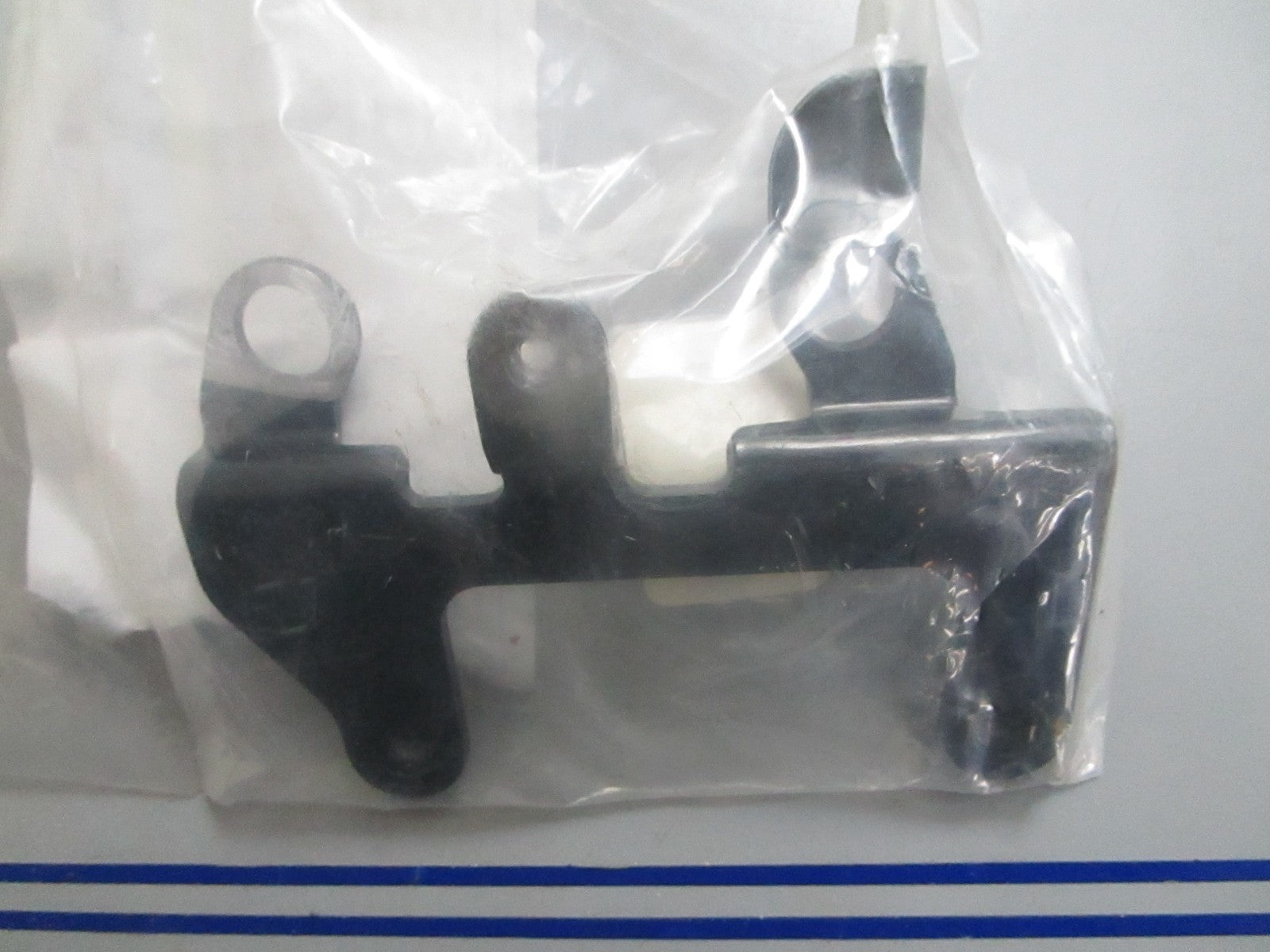 *NEW OEM* 0820 OMC Johnson Evinrude Bracket 354055 0354055