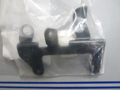 *NEW OEM* 0820 OMC Johnson Evinrude Bracket 354055 0354055