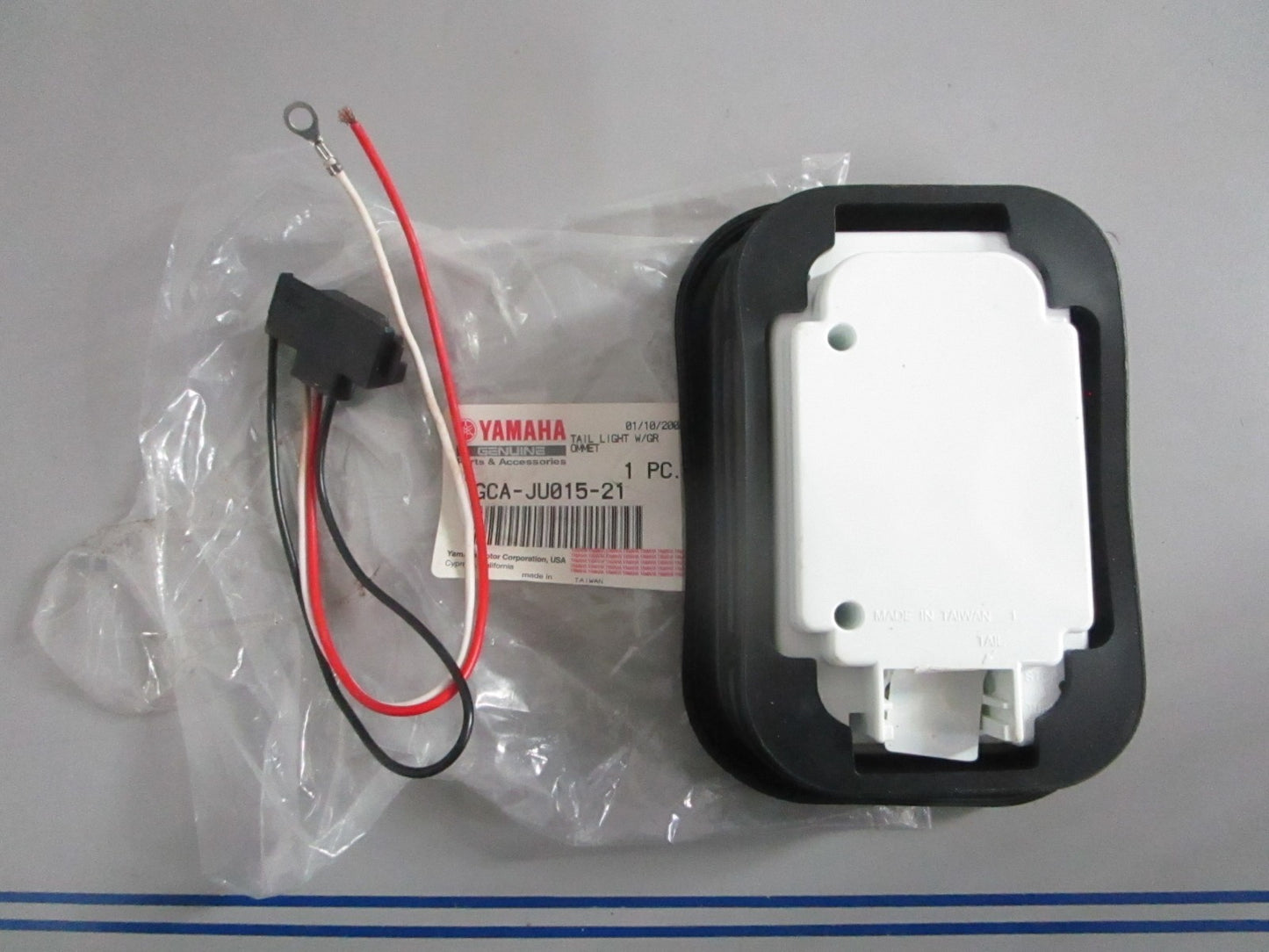 NEW OEM GCA-JU015-21-00 Yamaha Tail Light w/ Grommet 0820