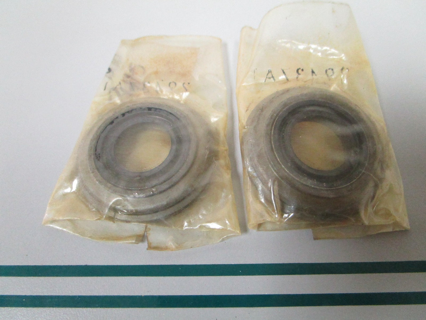 NEW OEM (LOT OF 2) 29437A1 Mercury Quicksilver Seal 0810