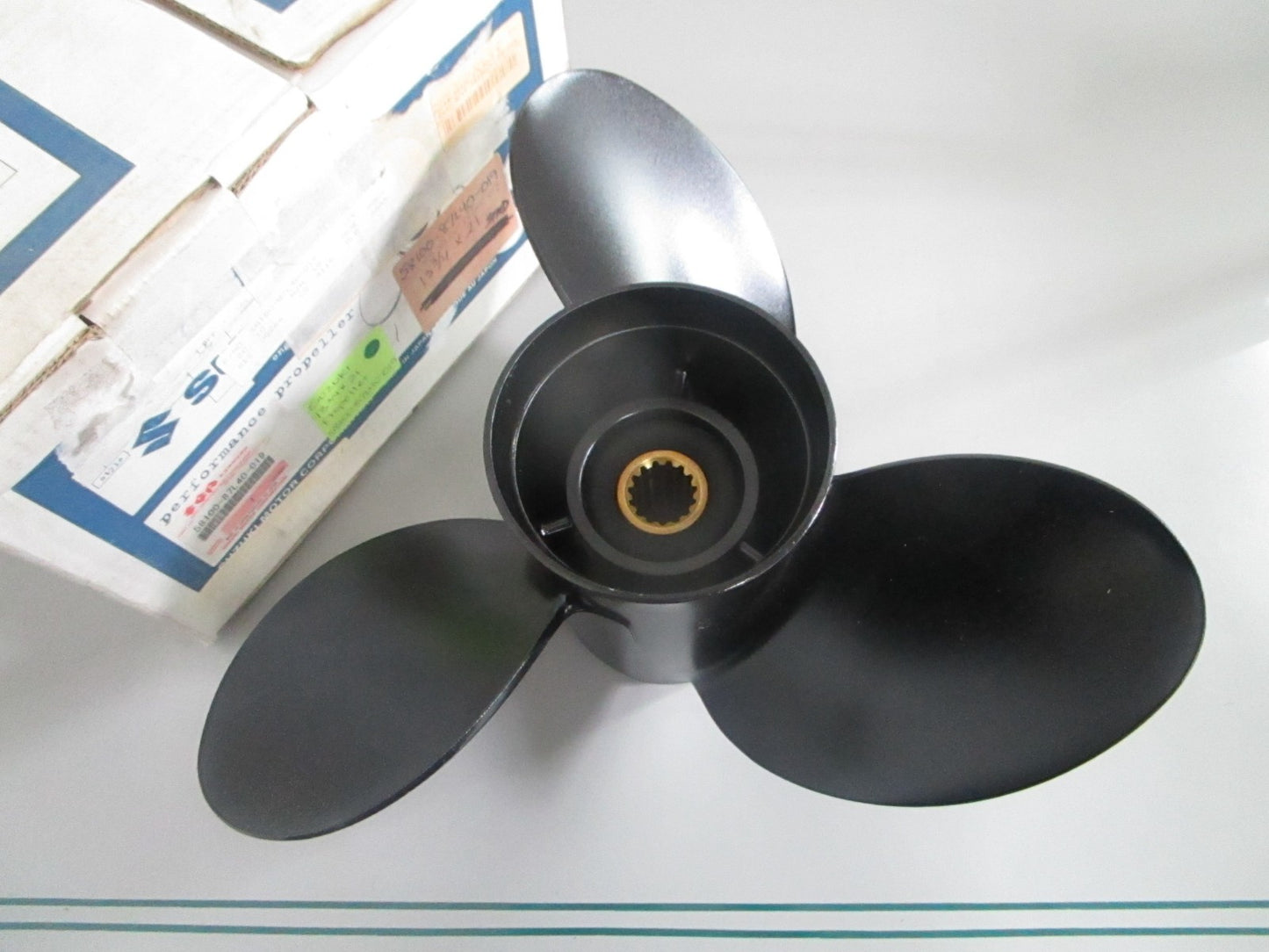NEW OEM 58100-87L40-019 Suzuki 13¾ × 21 Propeller 0820