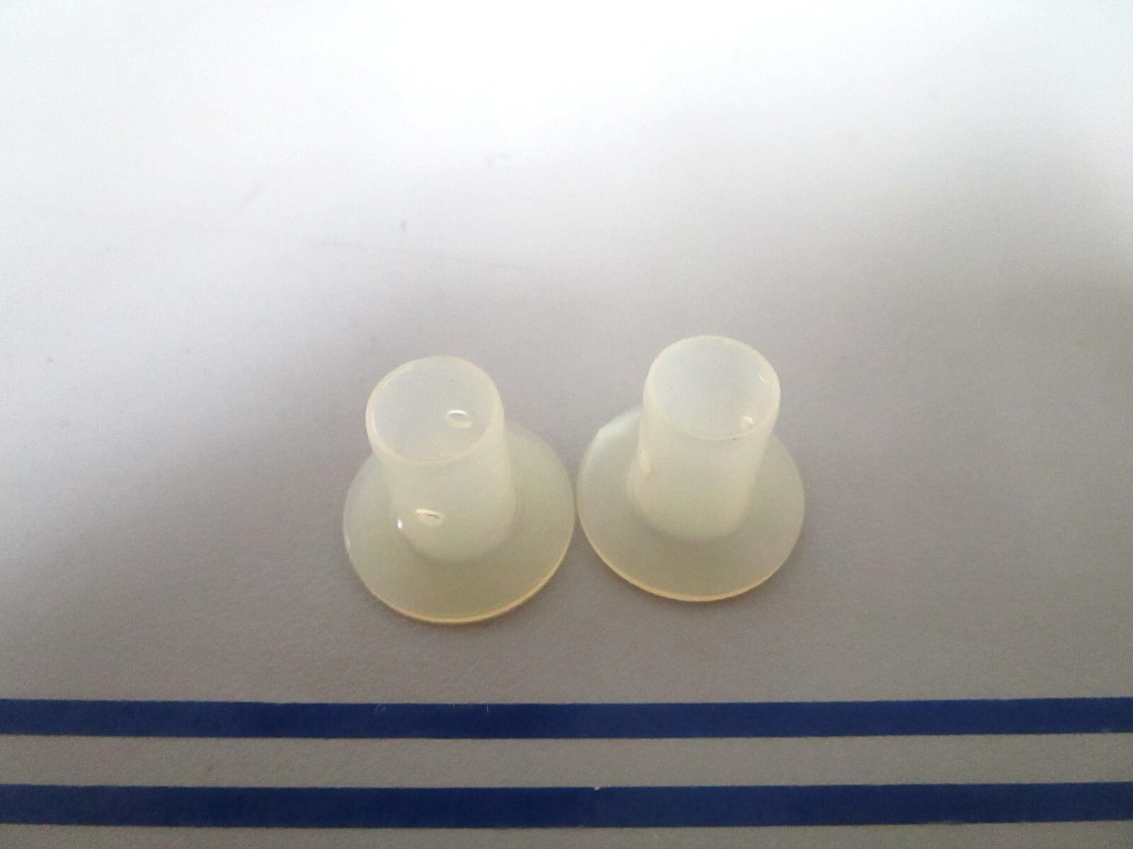 *NEW OEM* (LOT OF 2) 0810 OMC Johnson Evinrude Bushing 303140 0303140