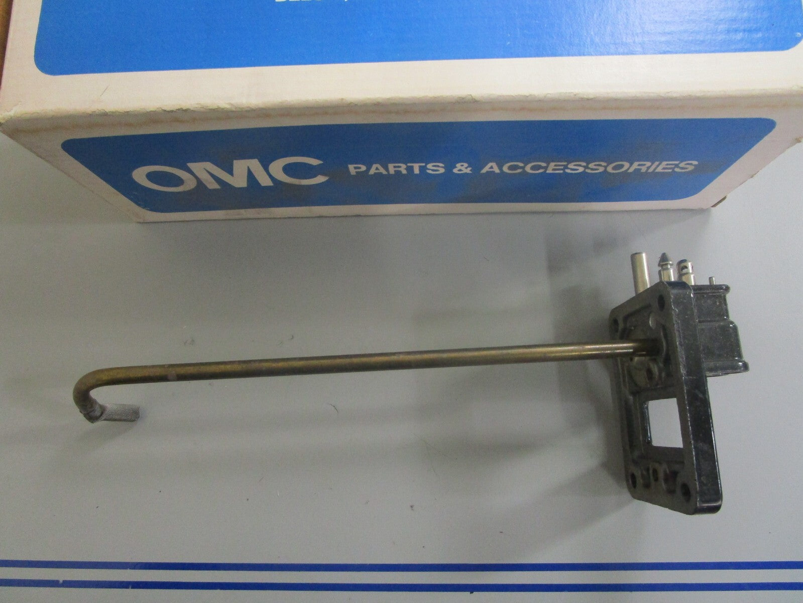 *NEW OEM* 0820 OMC Johnson Evinrude Fuel Housing & Pickup 398409 0398409