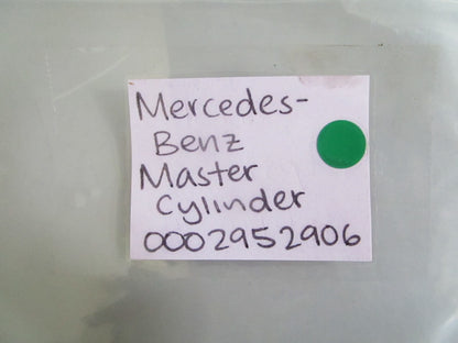 NEW OEM 0002952906 Merecedes-Benz Master Cylinder 0820
