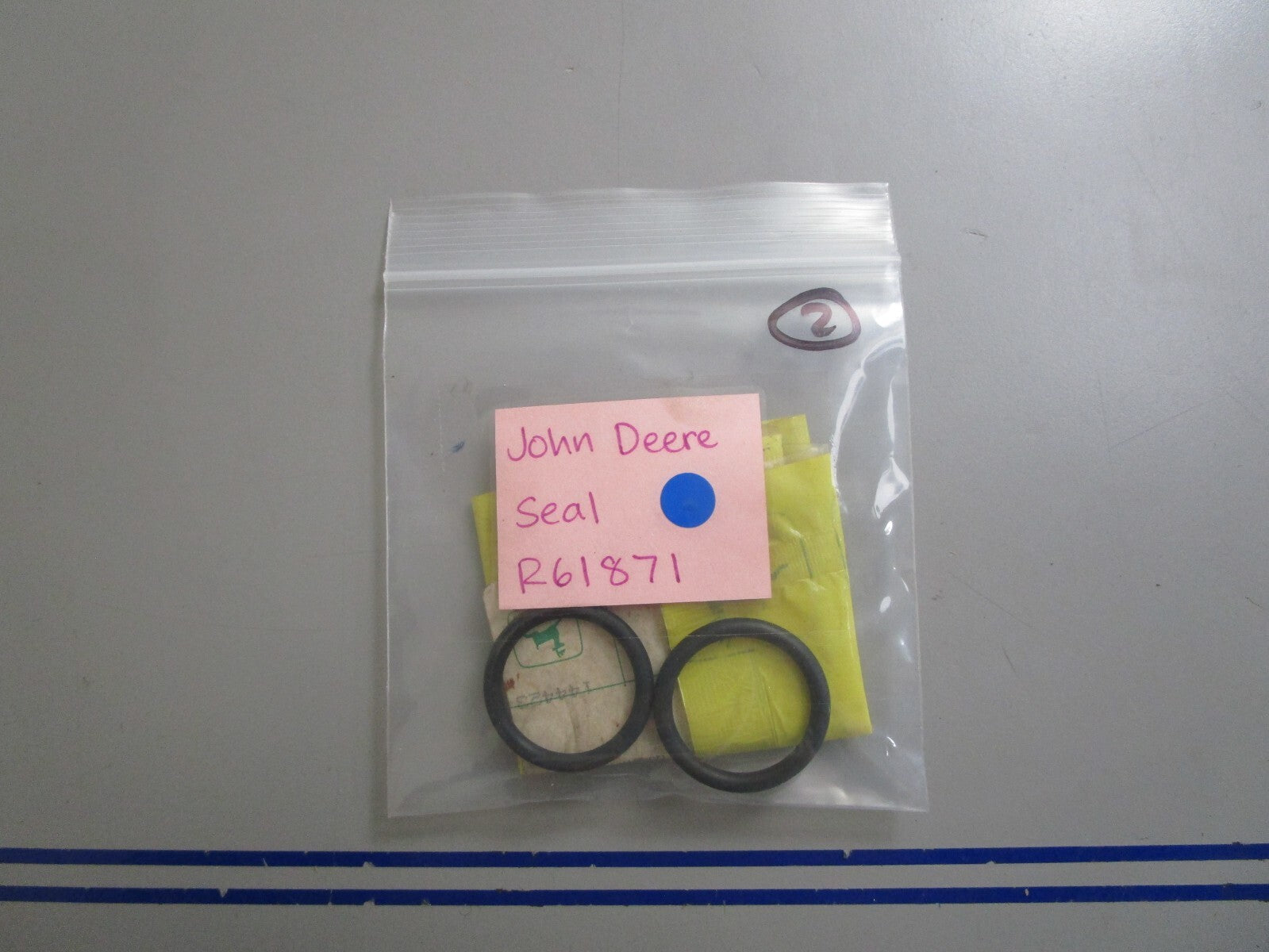 *NEW OEM* 0810 John Deere Seal R61871