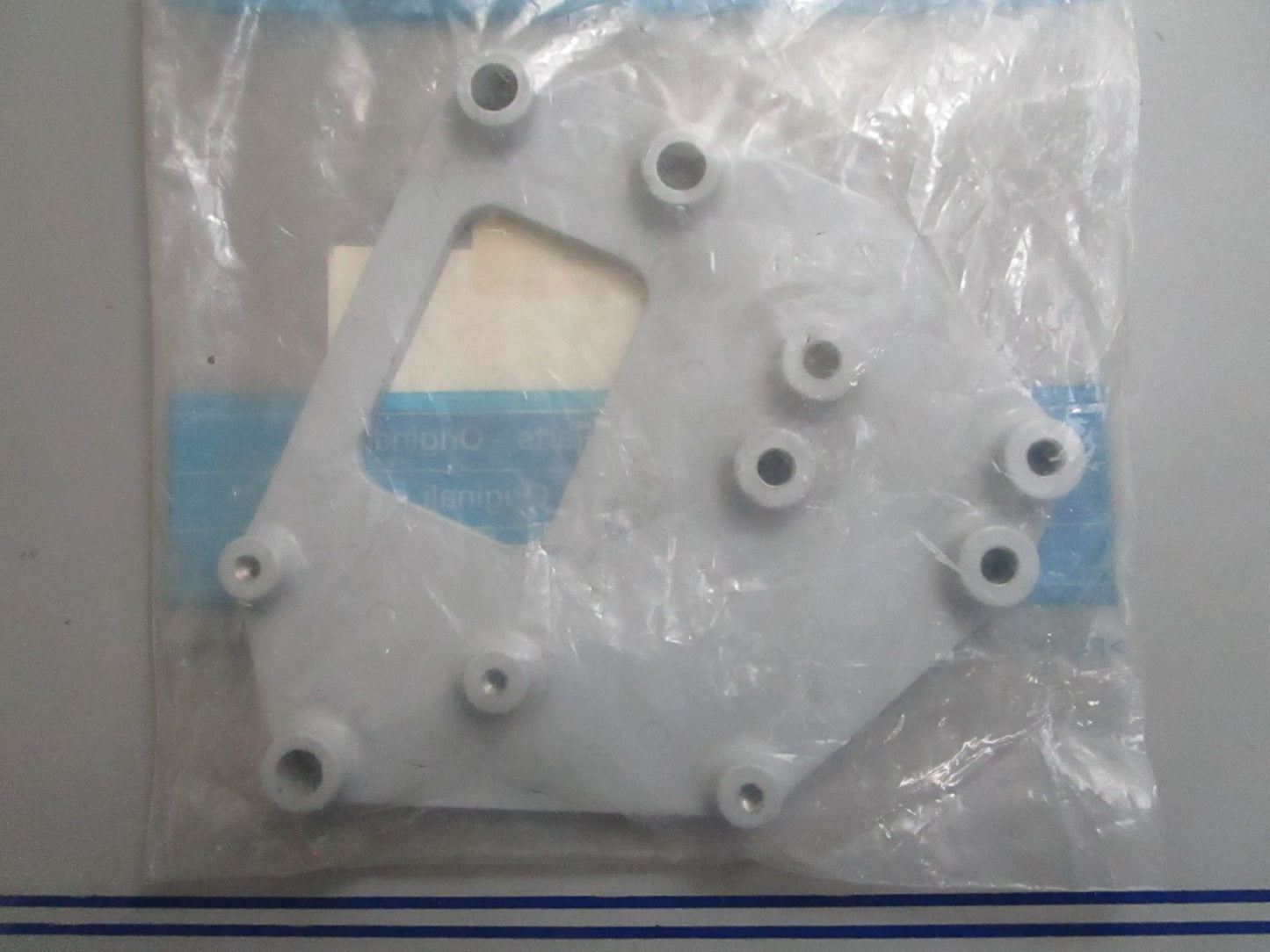 *NEW OEM* 0820 Volvo Penta Bracket 852568