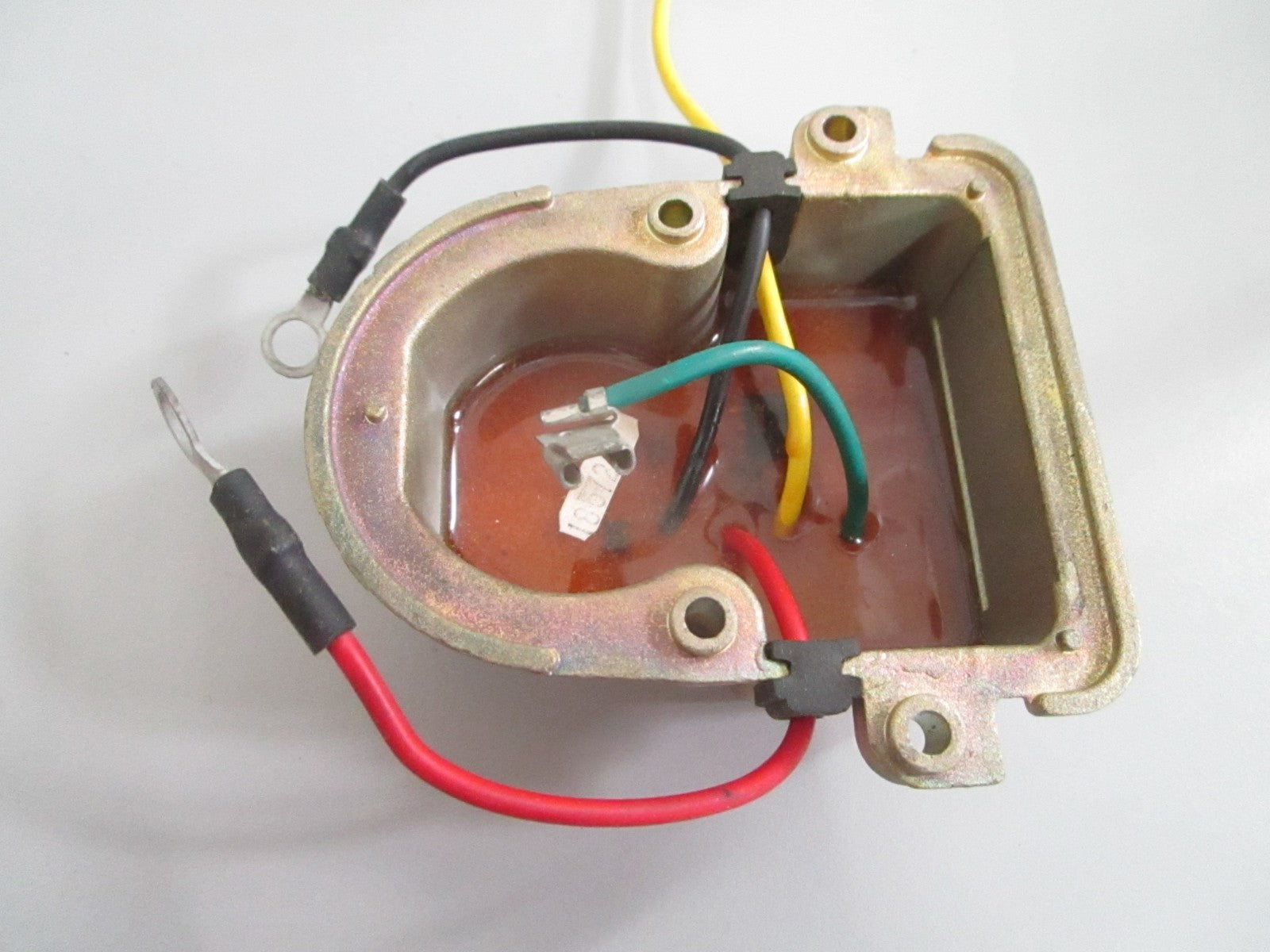 NEW OEM 5-207 8RG2009A Motorola 12V Regulator 0820