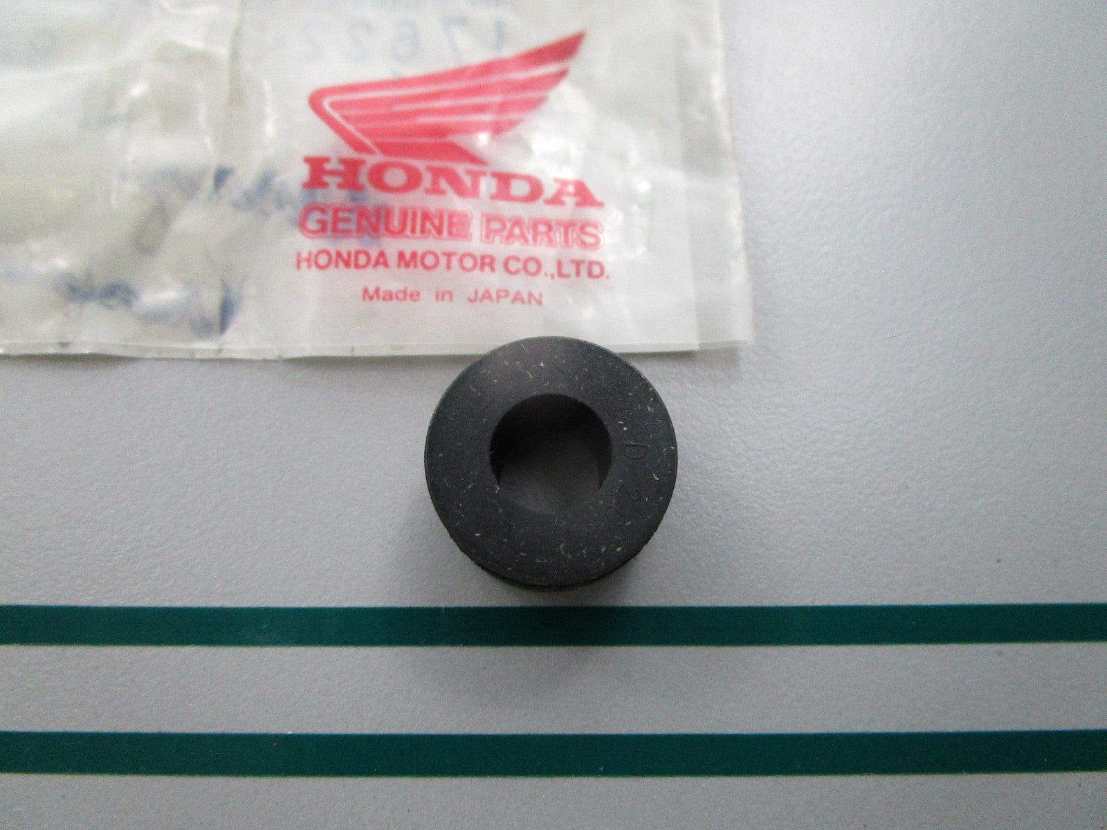 NEW OEM 17622-GB7-900 Honda Rubber Cushion 0810