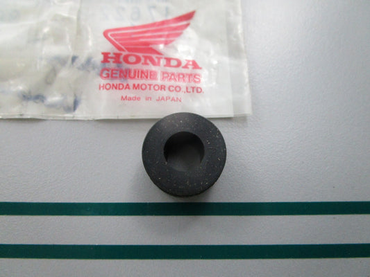 NEW OEM 17622-GB7-900 Honda Rubber Cushion 0810