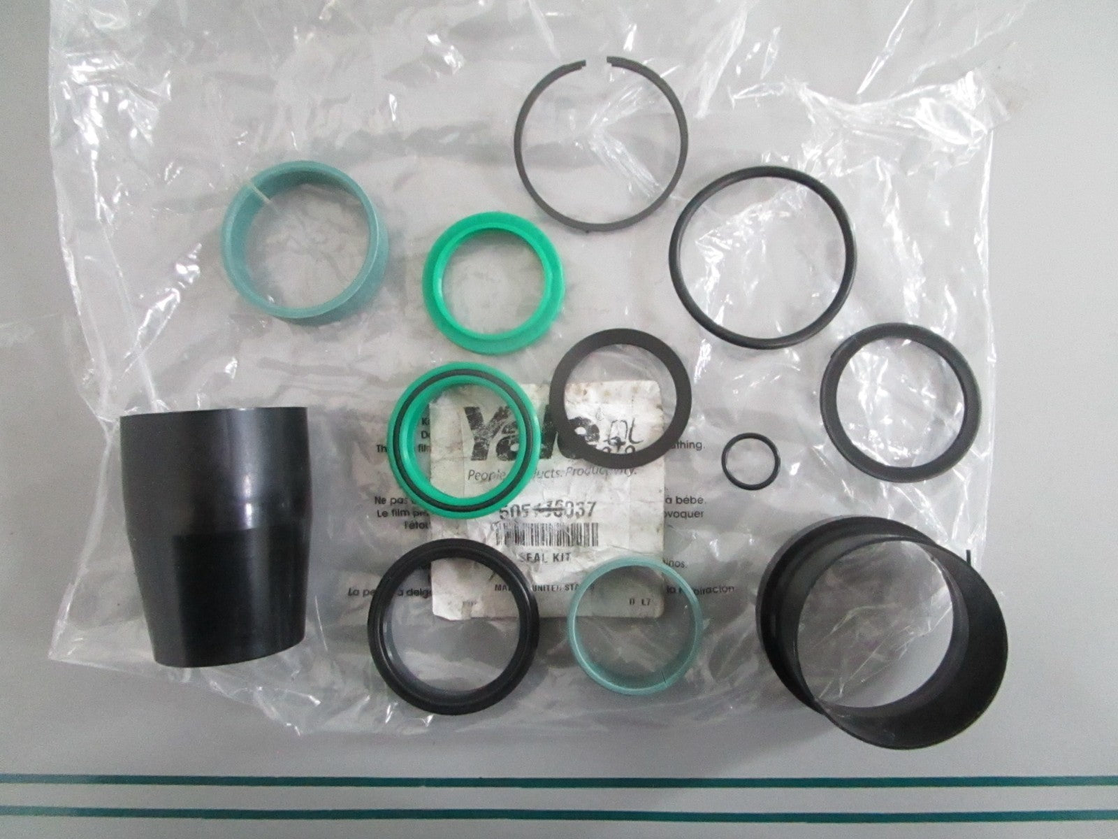 NEW OEM 505136037 Yale Seal Kit 0820