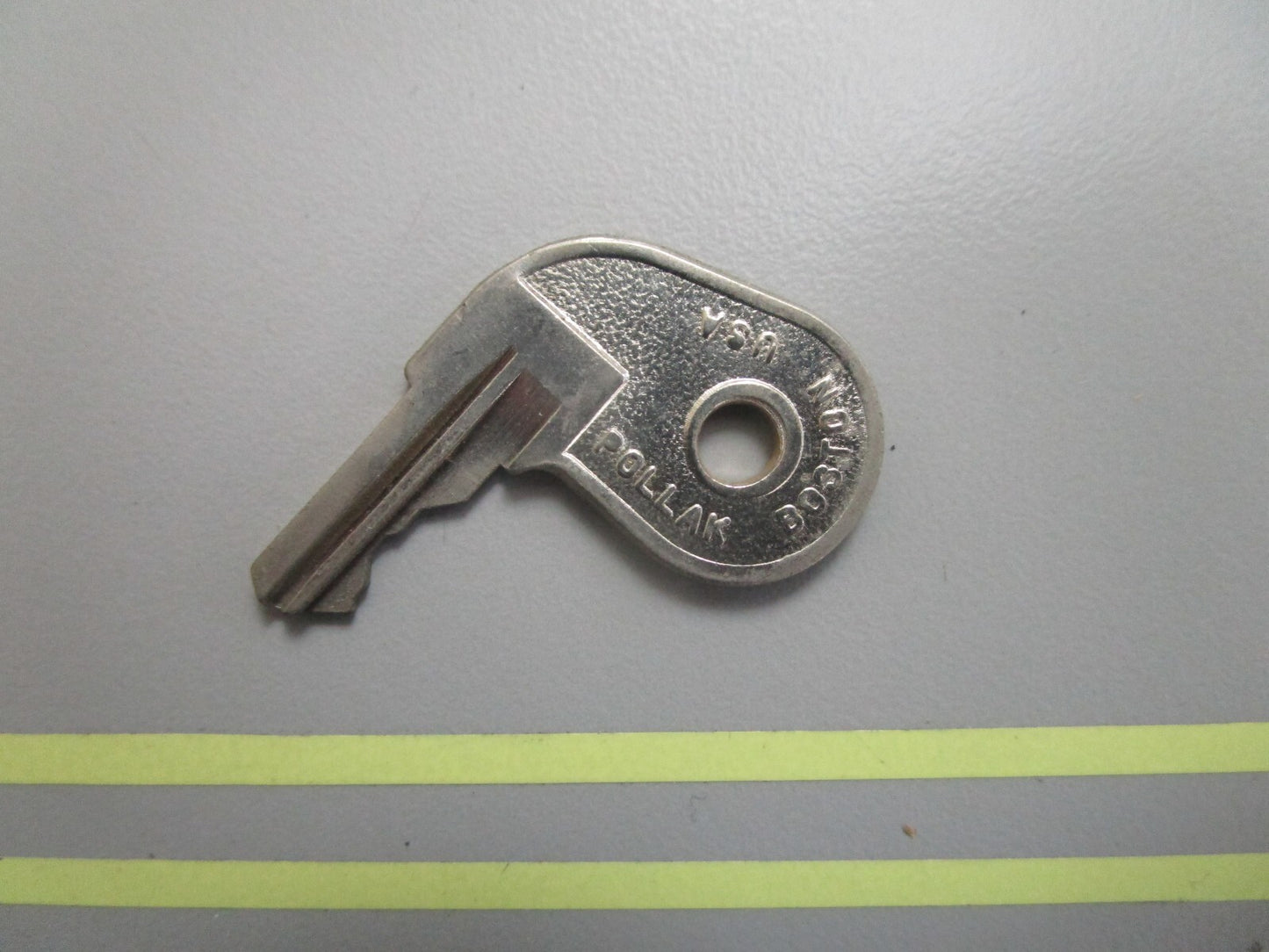 *NEW OEM* 0810 OMC Johnson Evinrude Ignition Key 73-22 501787 0501787