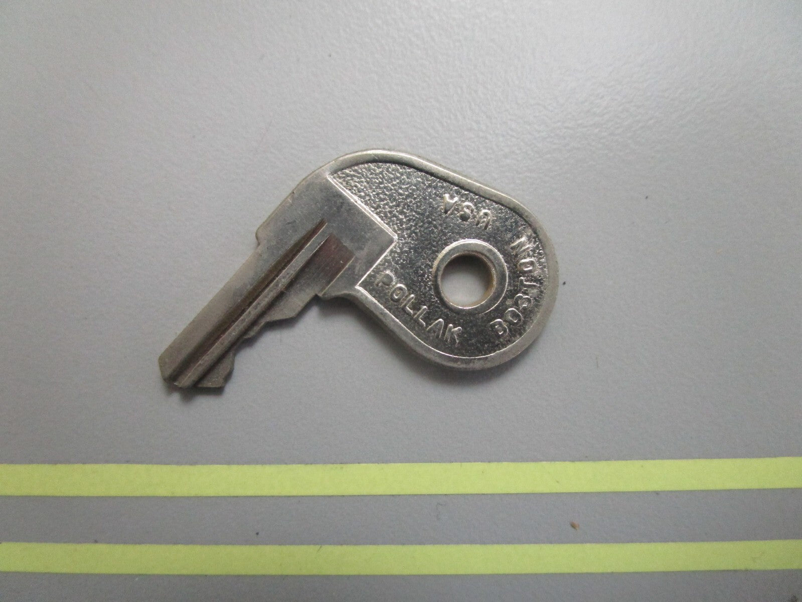 *NEW OEM* 0810 OMC Johnson Evinrude Ignition Key 73-22 501787 0501787