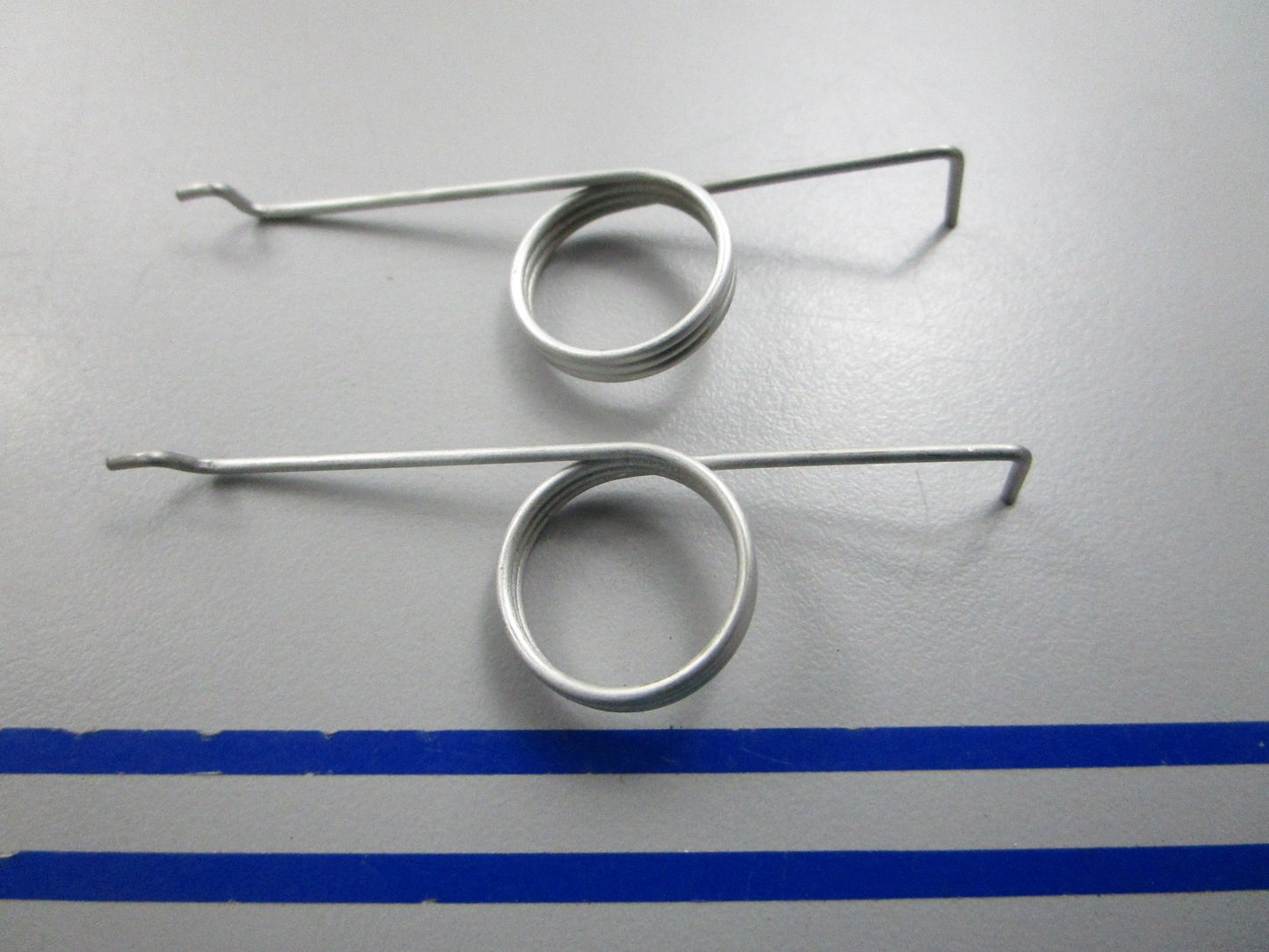 NEW OEM (LOT OF 2) 329002 0329002 OMC Johnson Evinrude Tilt Lock Spring 0810