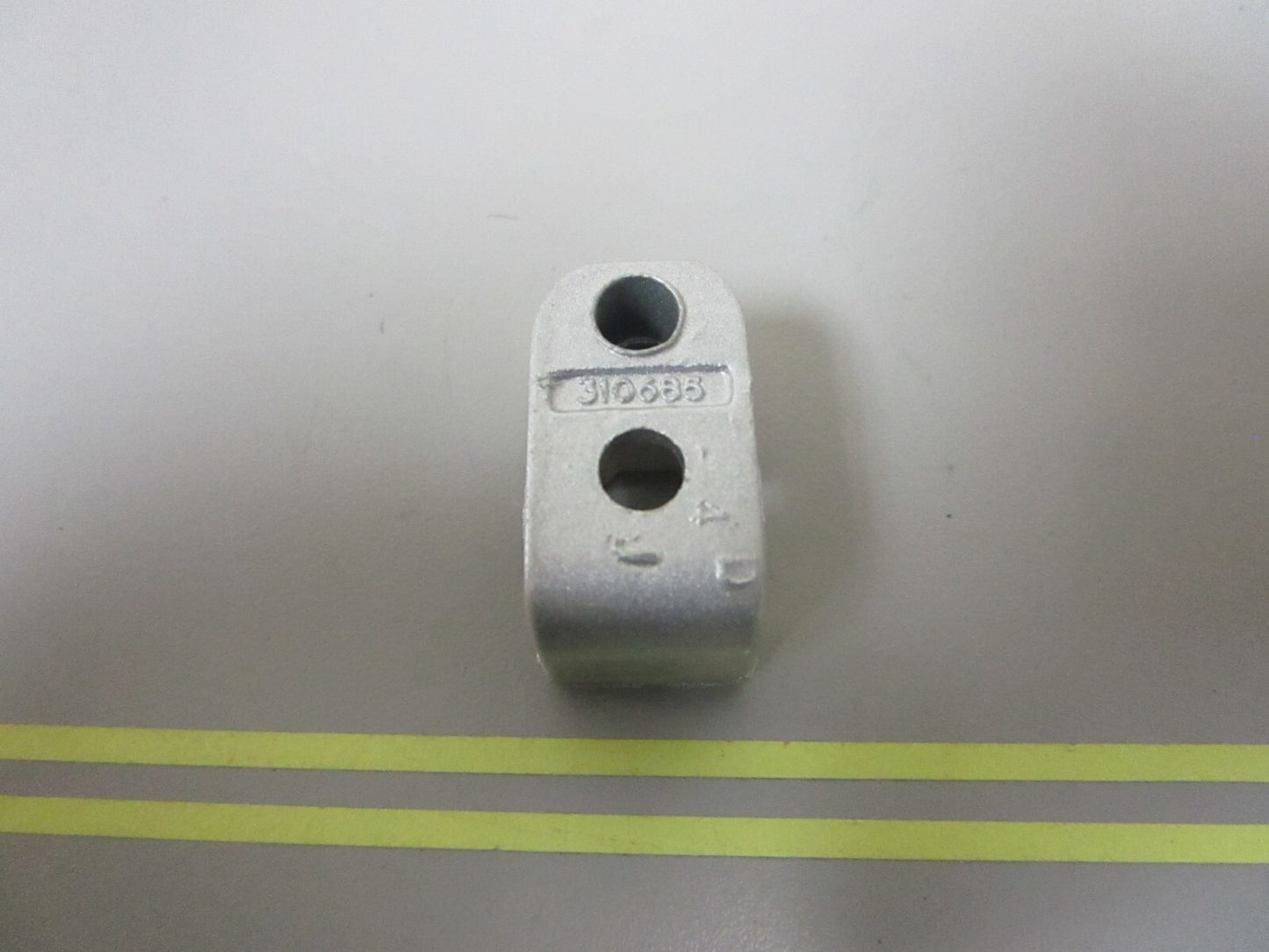 *NEW OEM* 0810 OMC Johnson Evinrude Anchor Block 310685 0310685