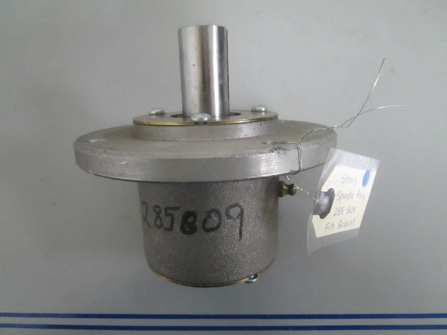 *NEW* 0820 Stens Spindle Assy 285-809 Fits Bobcat