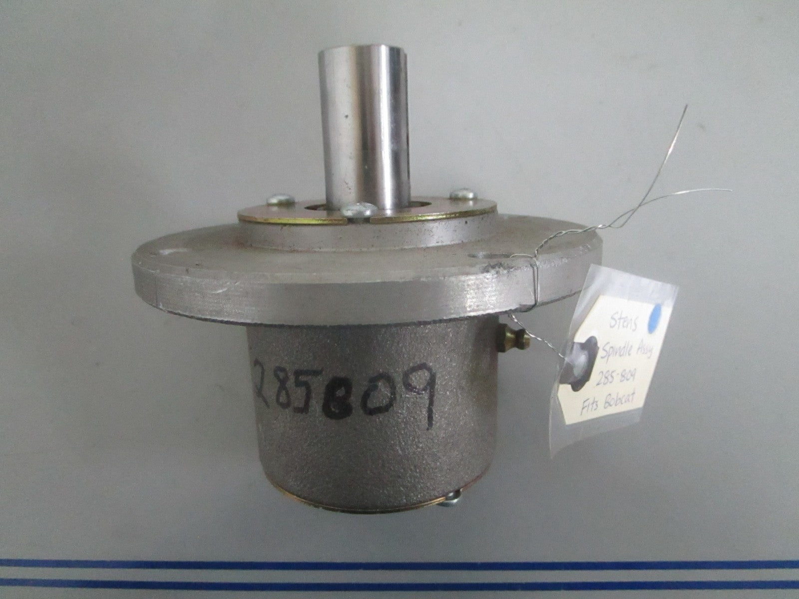 *NEW* 0820 Stens Spindle Assy 285-809 Fits Bobcat